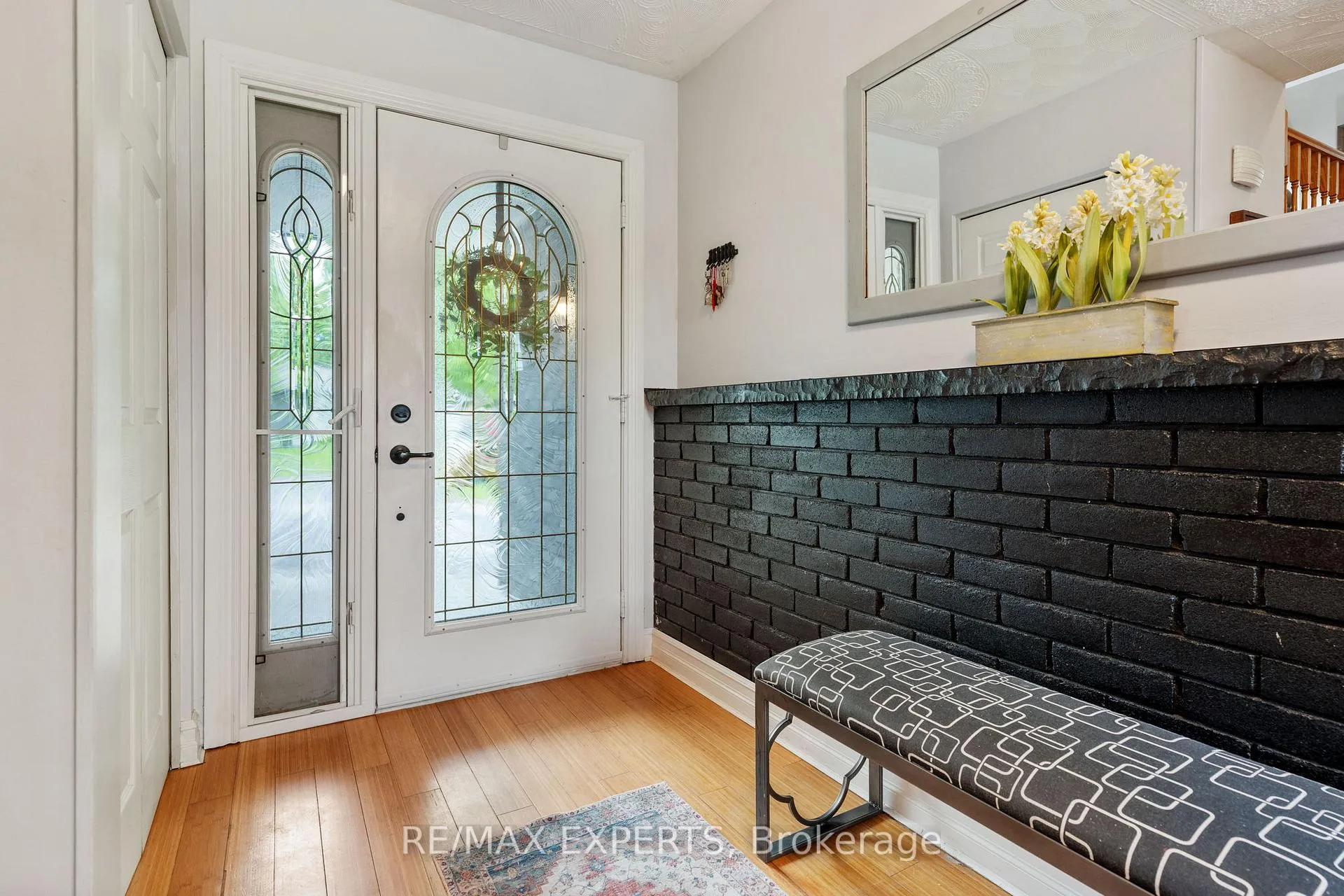 Photo 10 of 32 Crestlynn Crescent, Norfolk, Simcoe — HOMEH