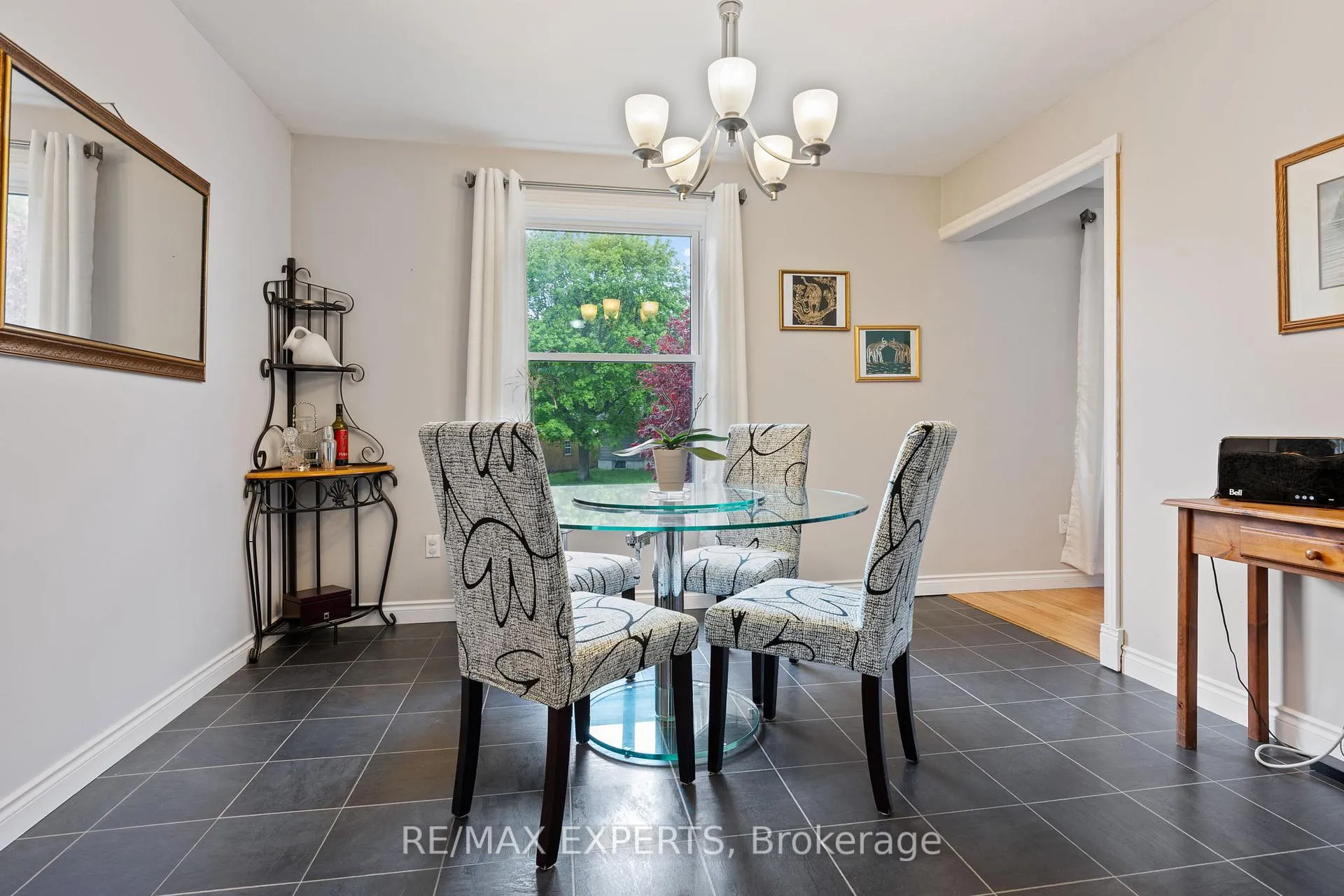 Photo 18 of 32 Crestlynn Crescent, Norfolk, Simcoe — HOMEH