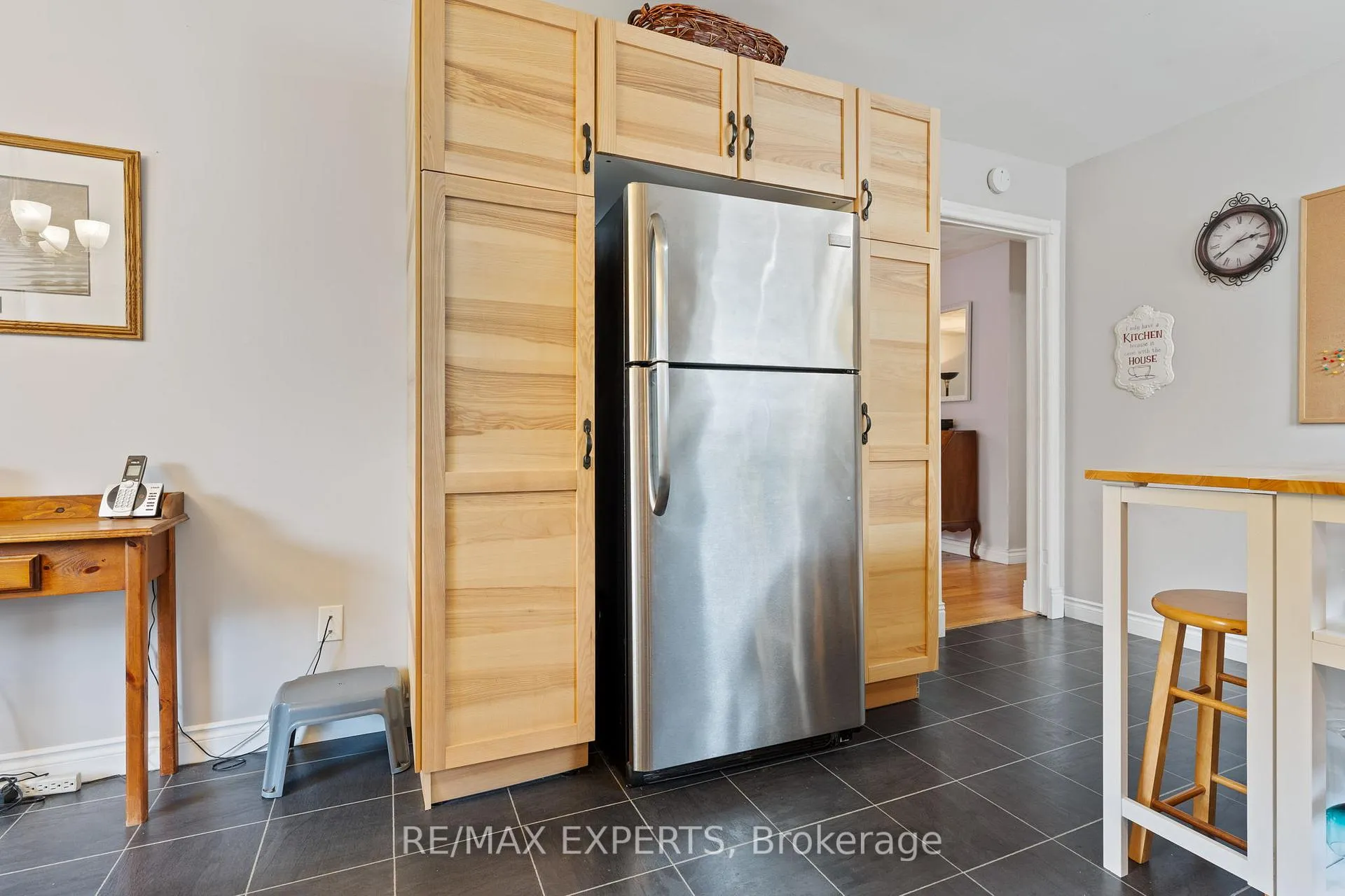 Photo 19 of 32 Crestlynn Crescent, Norfolk, Simcoe — HOMEH