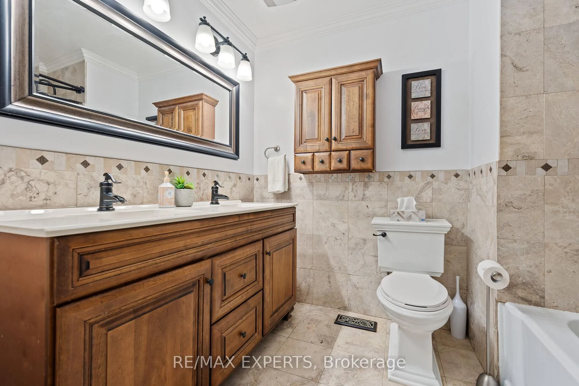 Photo 20 of 32 Crestlynn Crescent, Norfolk, Simcoe — HOMEH