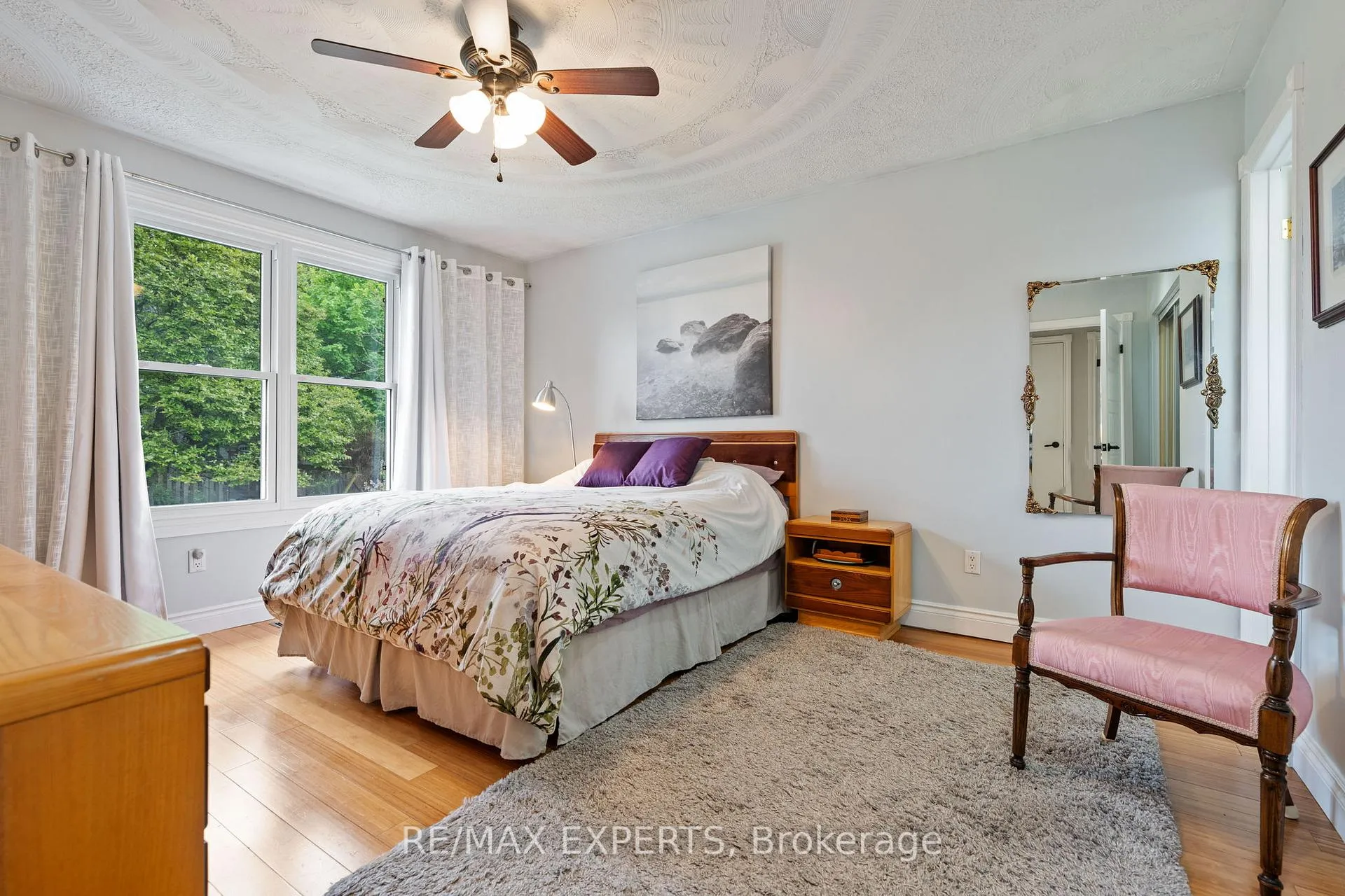 Photo 21 of 32 Crestlynn Crescent, Norfolk, Simcoe — HOMEH