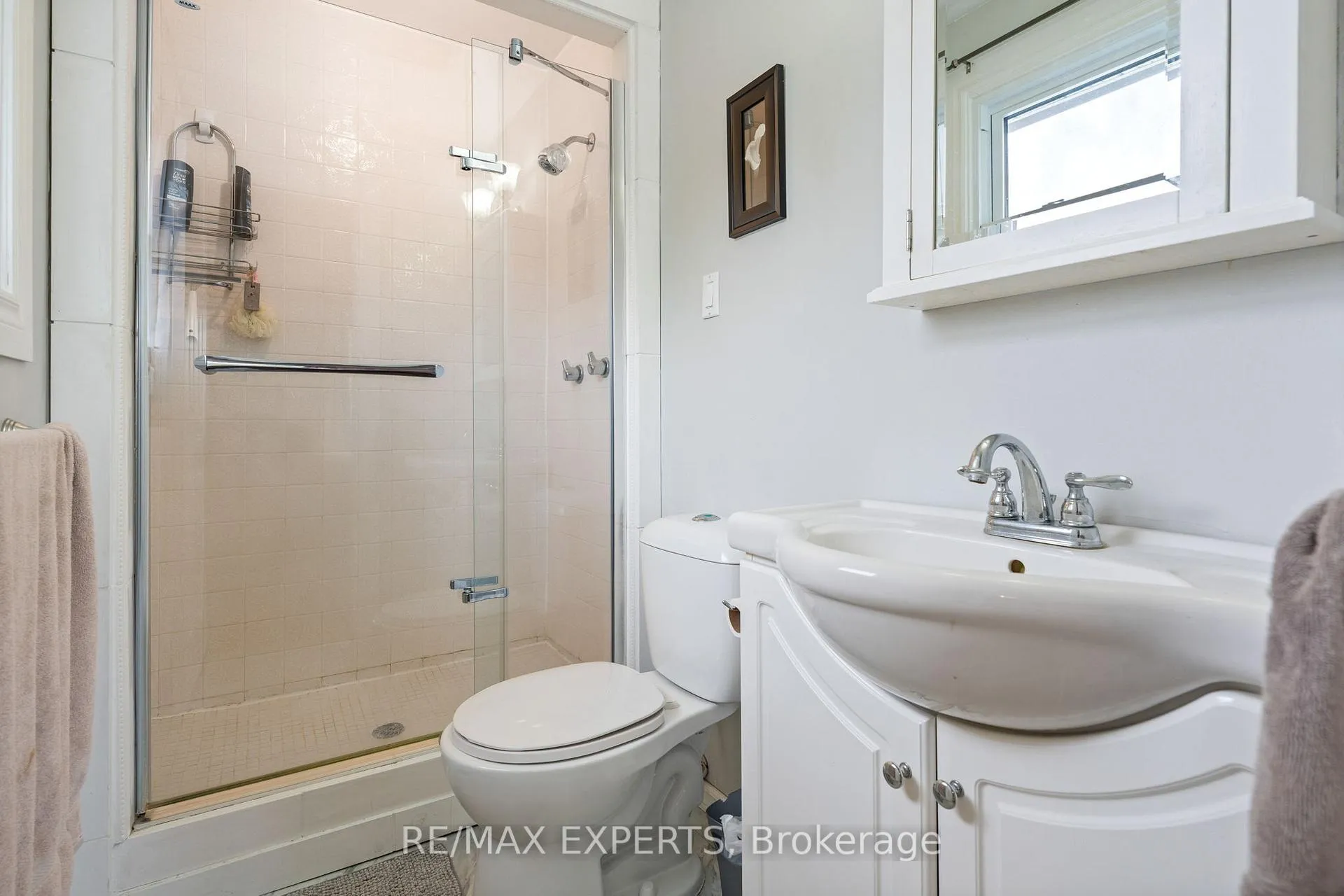 Photo 22 of 32 Crestlynn Crescent, Norfolk, Simcoe — HOMEH