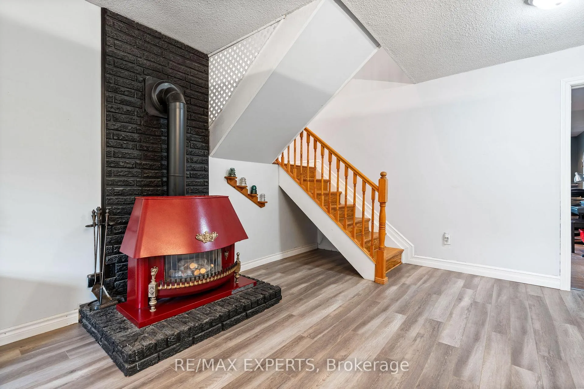 Photo 27 of 32 Crestlynn Crescent, Norfolk, Simcoe — HOMEH