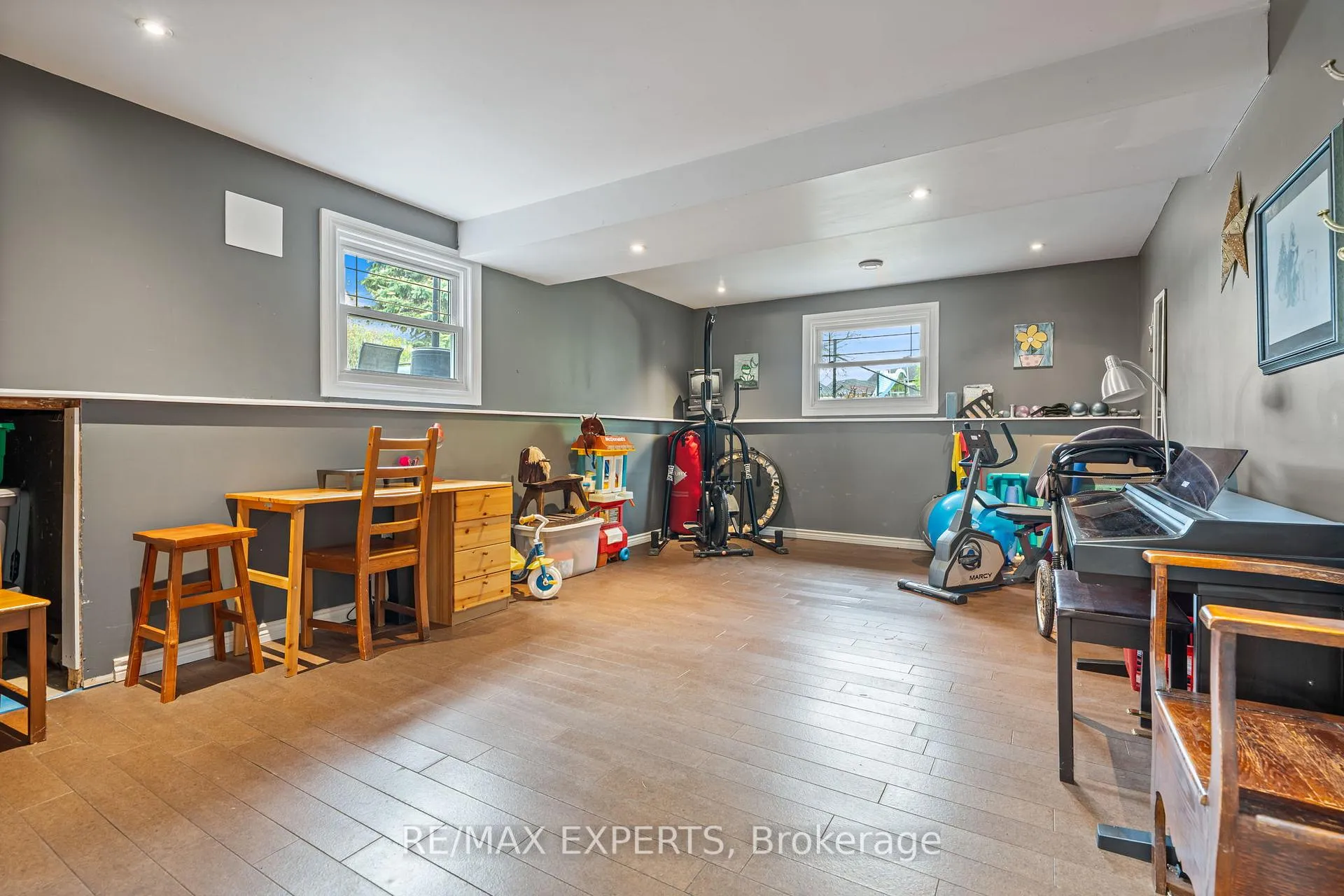 Photo 30 of 32 Crestlynn Crescent, Norfolk, Simcoe — HOMEH
