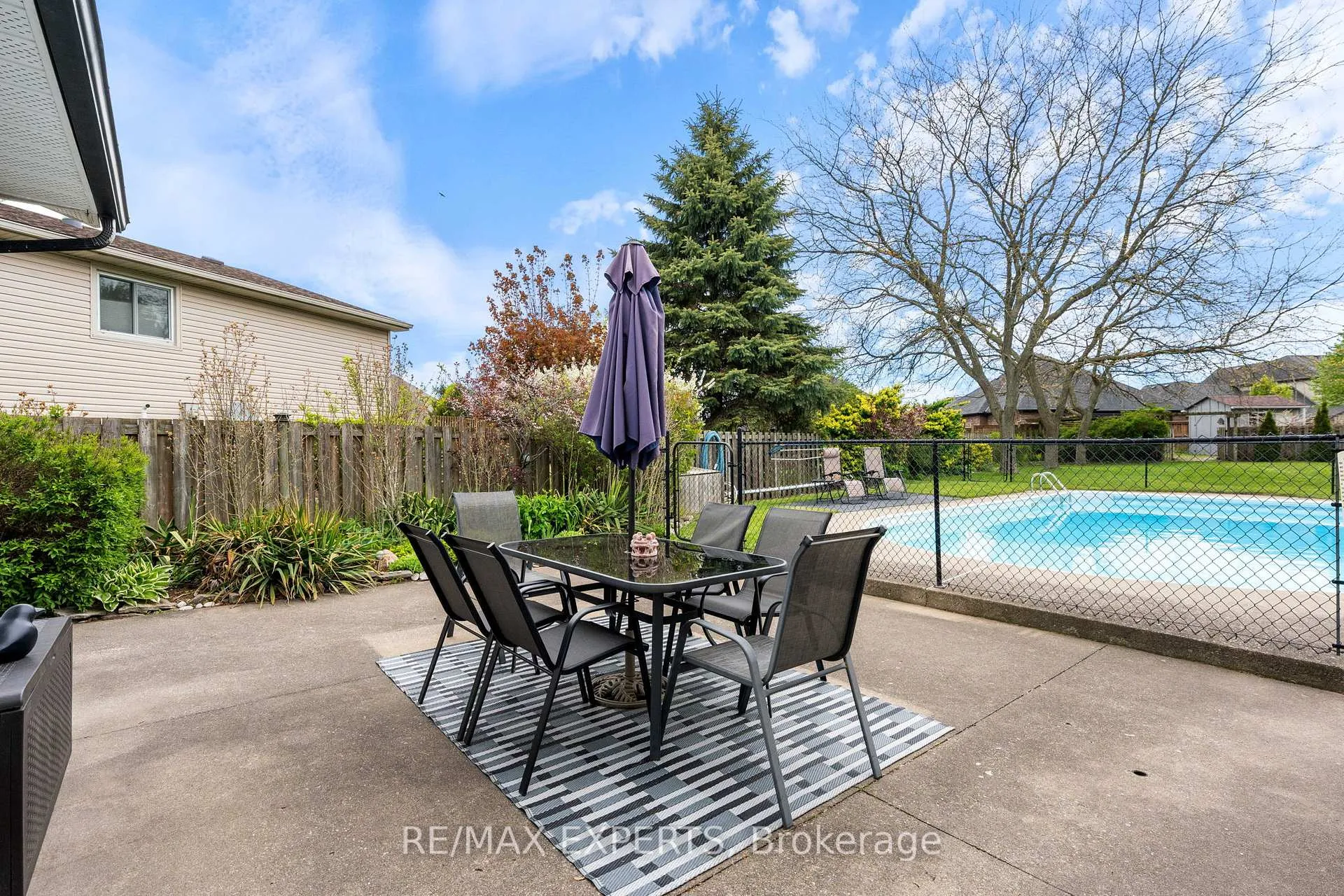 Photo 31 of 32 Crestlynn Crescent, Norfolk, Simcoe — HOMEH