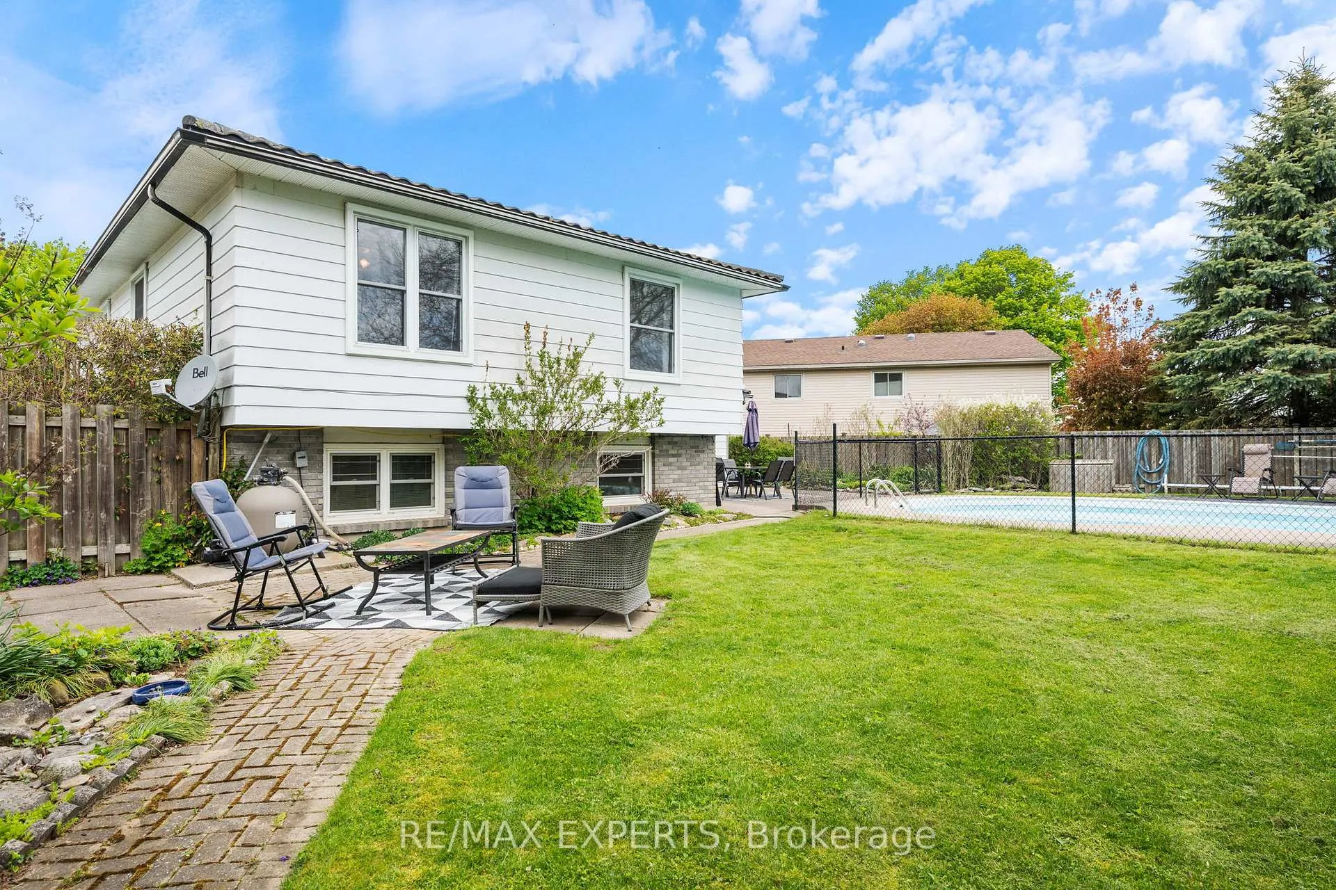 Photo 34 of 32 Crestlynn Crescent, Norfolk, Simcoe — HOMEH