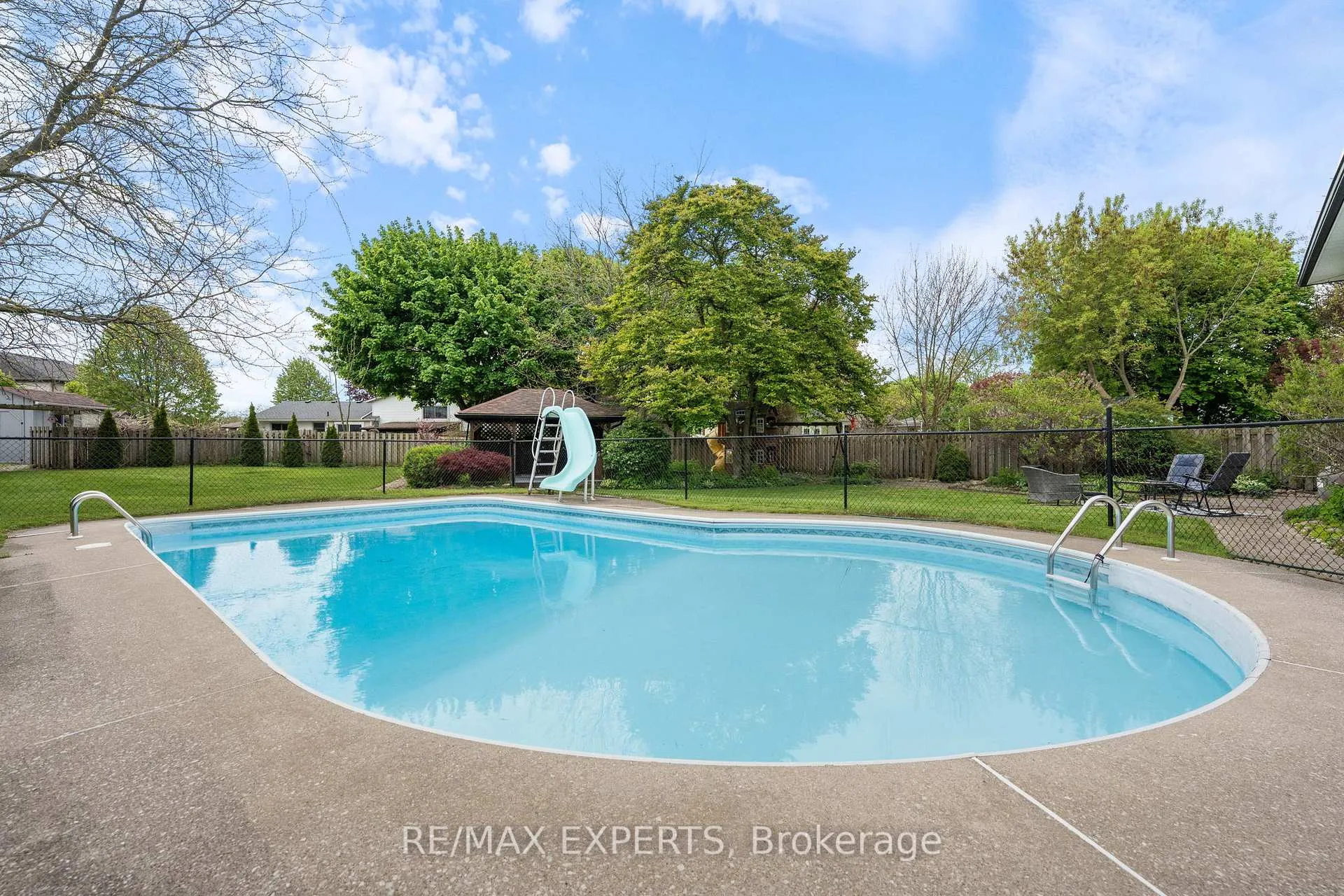 Photo 35 of 32 Crestlynn Crescent, Norfolk, Simcoe — HOMEH