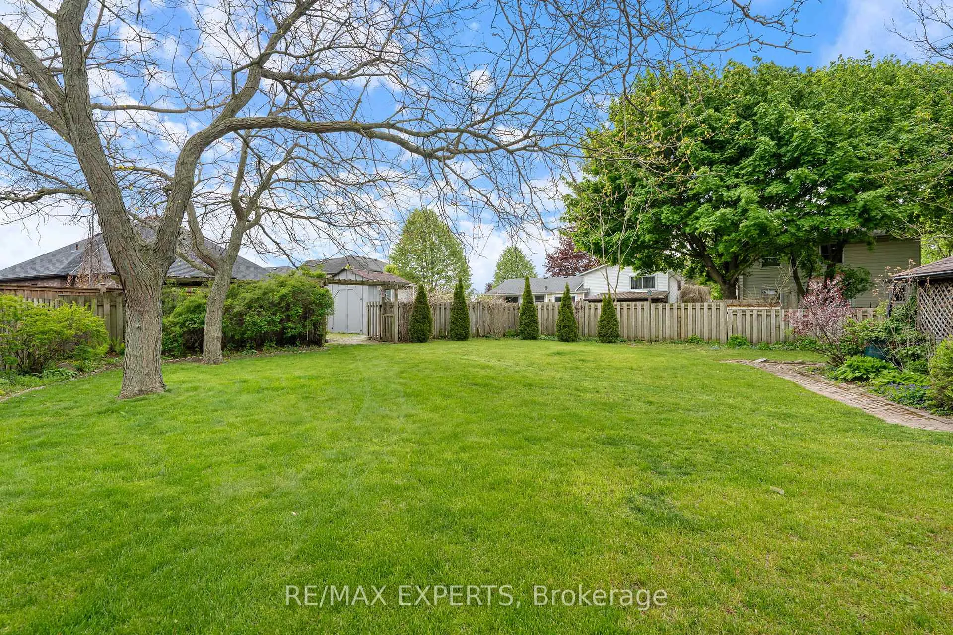 Photo 39 of 32 Crestlynn Crescent, Norfolk, Simcoe — HOMEH