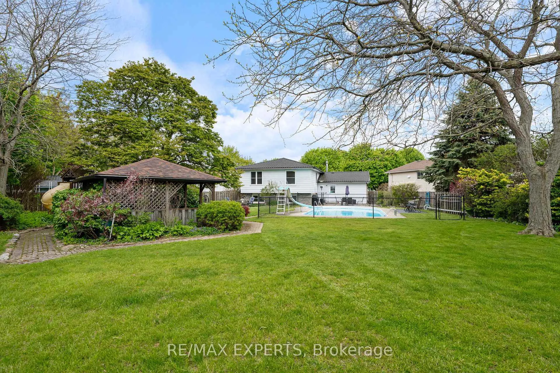 Photo 40 of 32 Crestlynn Crescent, Norfolk, Simcoe — HOMEH