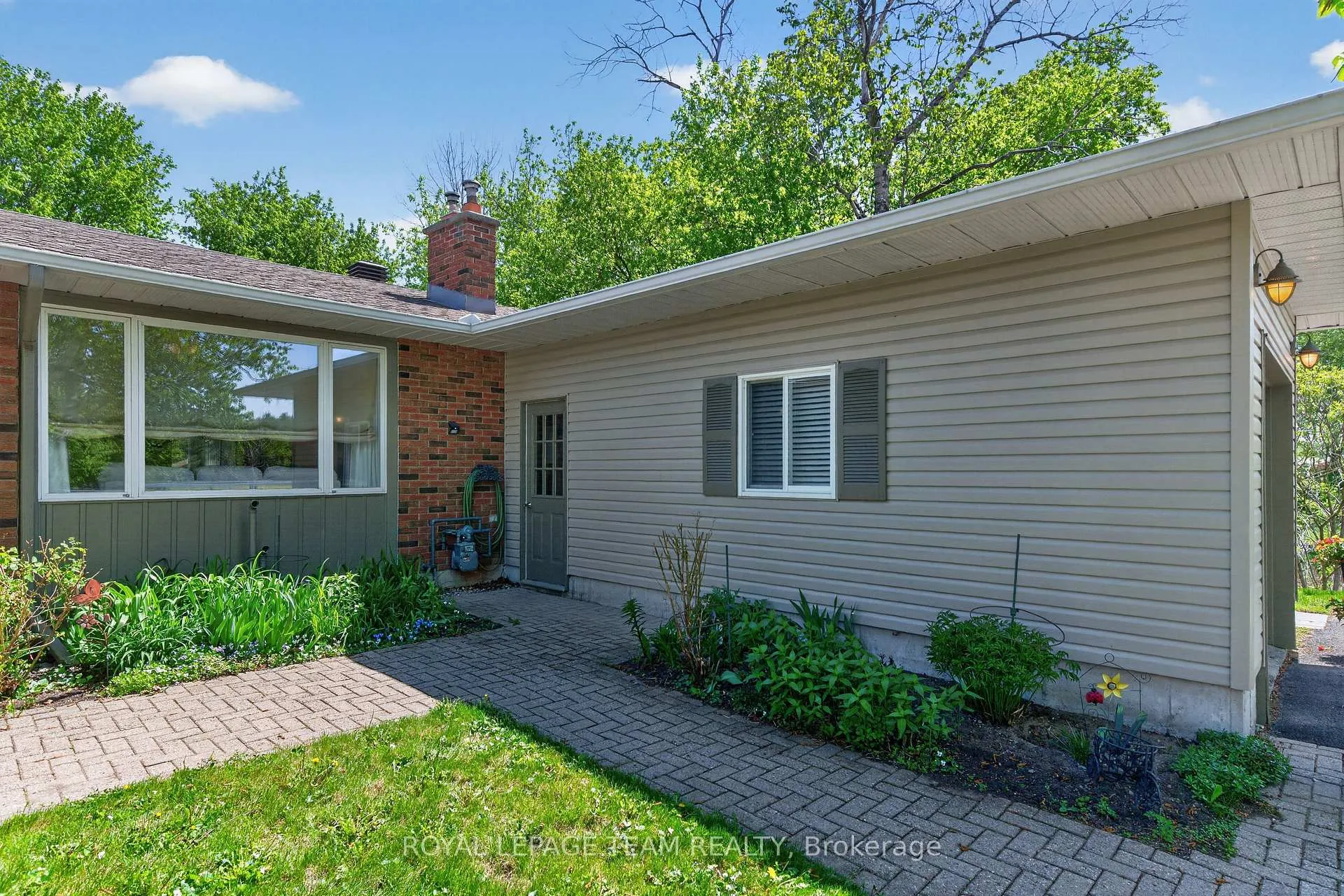 Photo 5 of 46 Fortune Street, Ottawa, Richmond — HOMEH