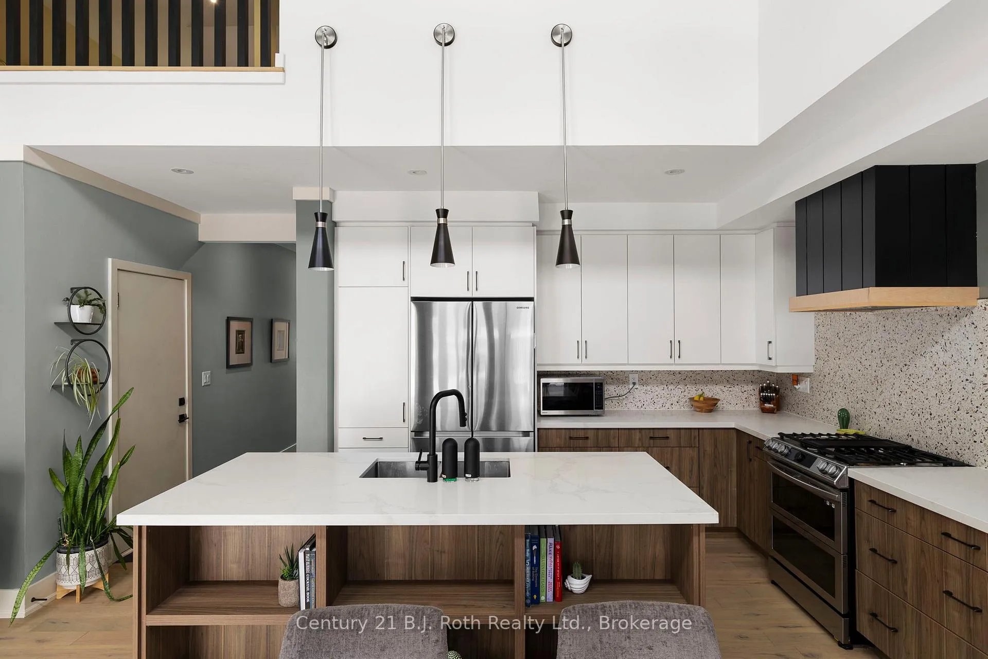 Photo 7 of 34 Ruby Crescent, Orillia — HOMEH