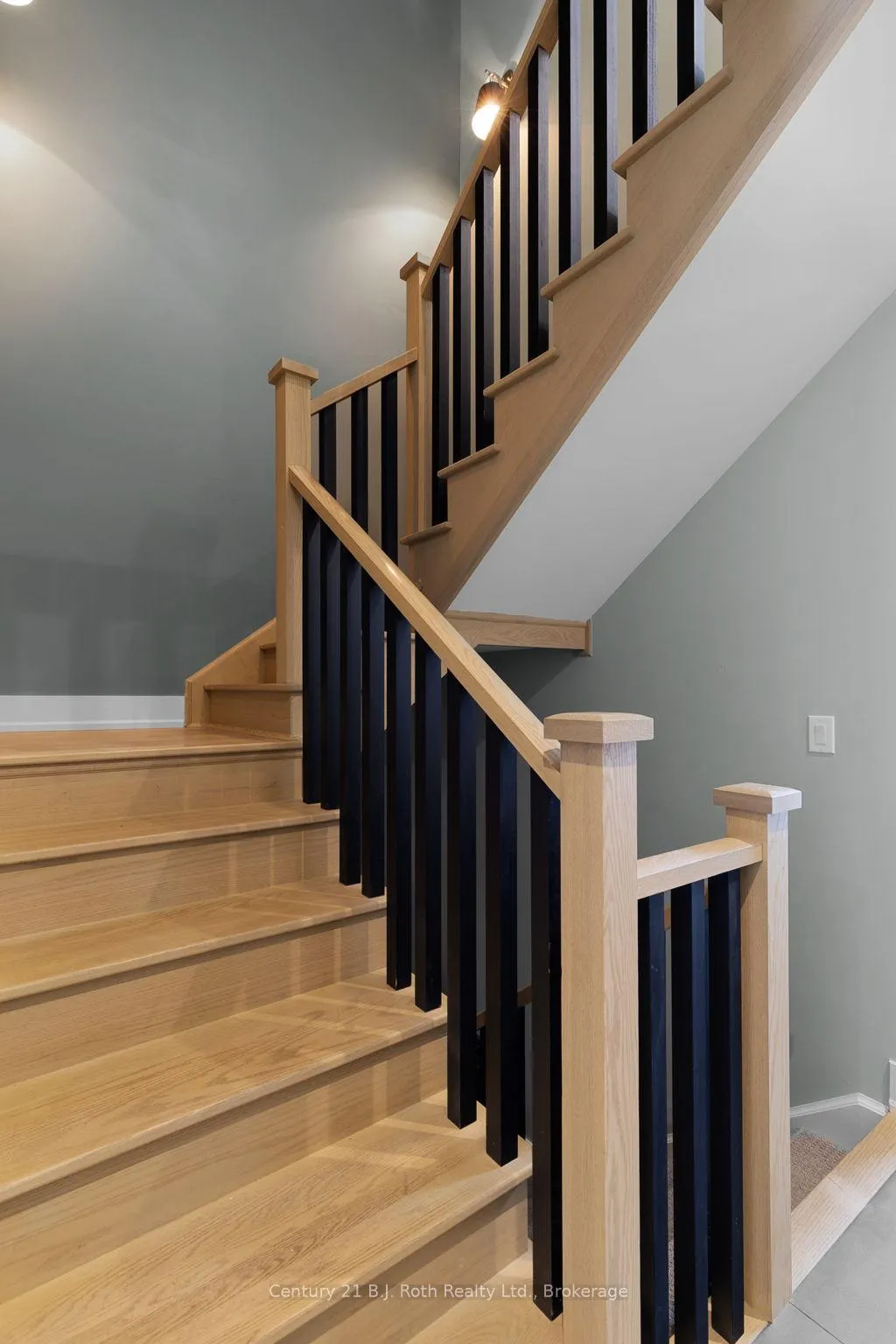 Photo 17 of 34 Ruby Crescent, Orillia — HOMEH