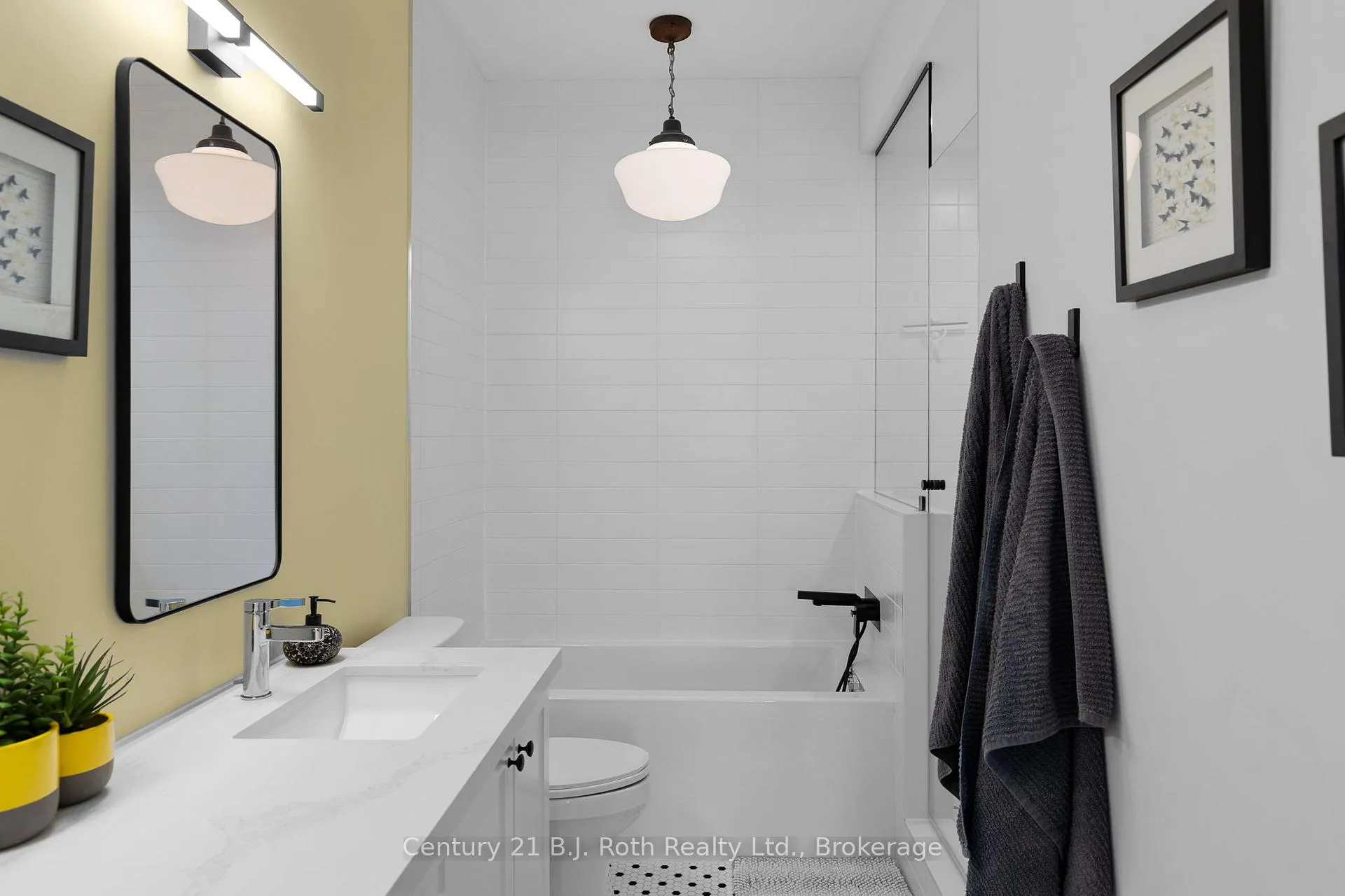 Photo 23 of 34 Ruby Crescent, Orillia — HOMEH