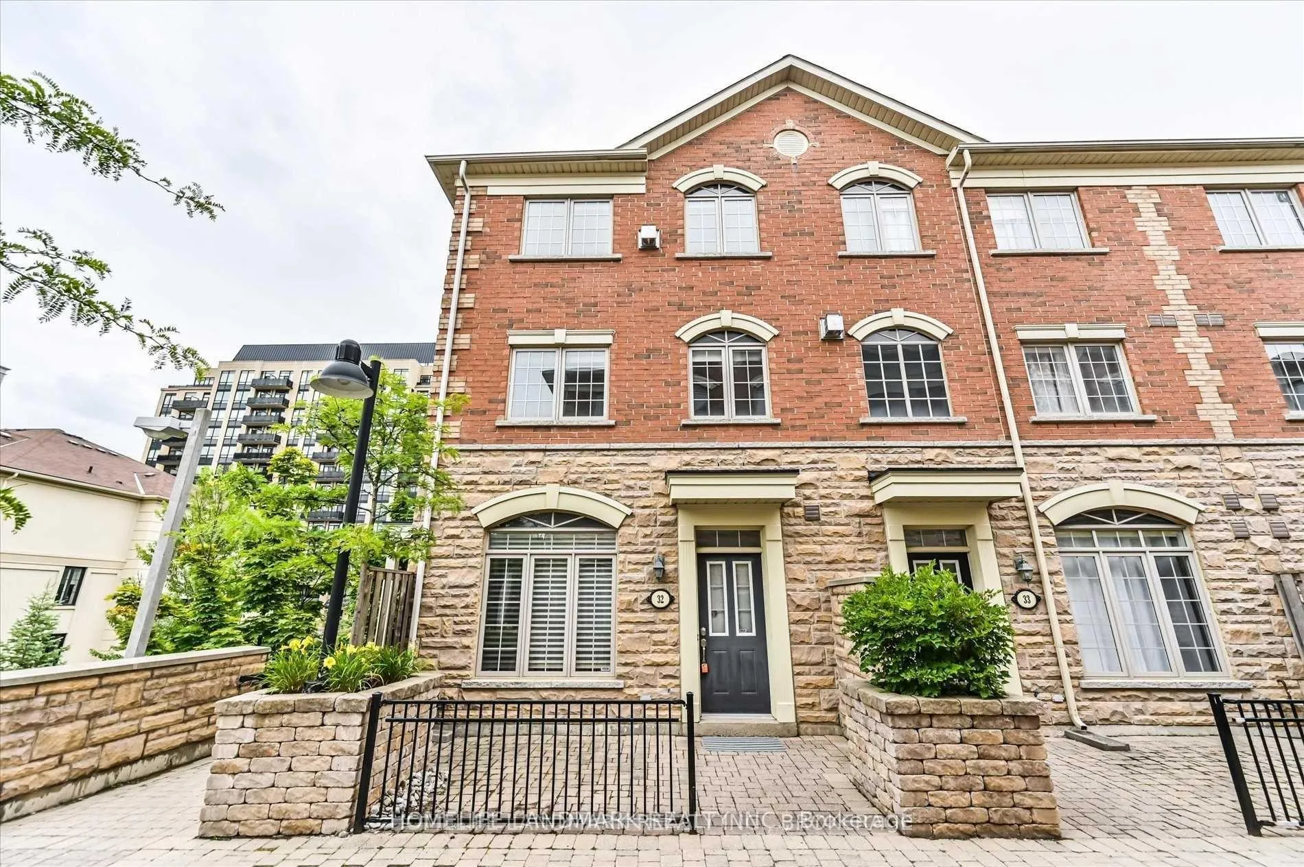 Photo 1 of Unit 32, 8 Brighton Place, Vaughan, Crestwood-Springfarm-Yorkhill — HOMEH