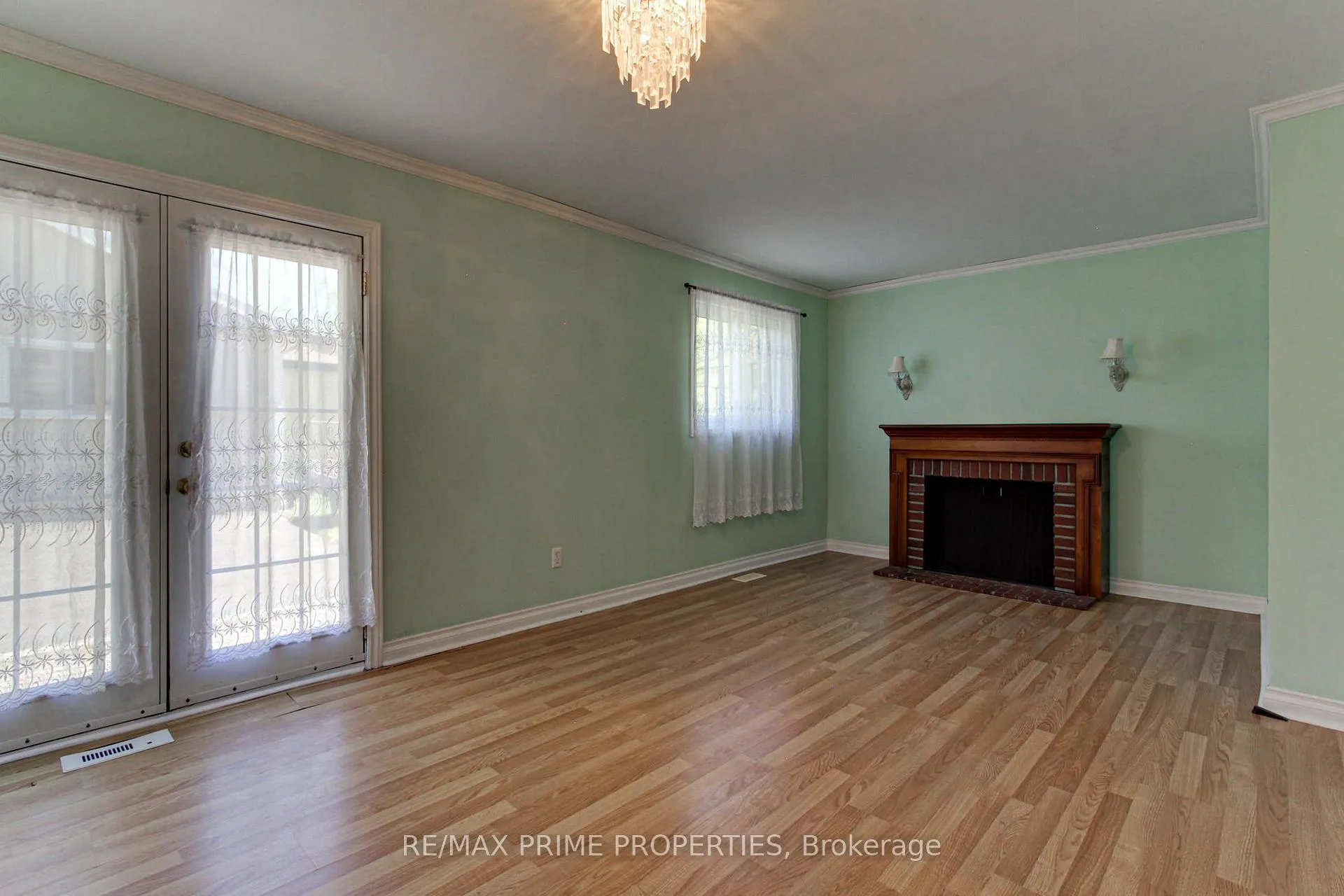 Photo 12 of 63 Ruta Crescent, Georgina, Keswick North — HOMEH