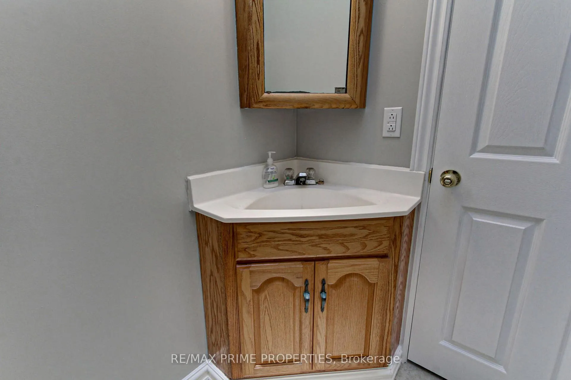 Photo 17 of 63 Ruta Crescent, Georgina, Keswick North — HOMEH