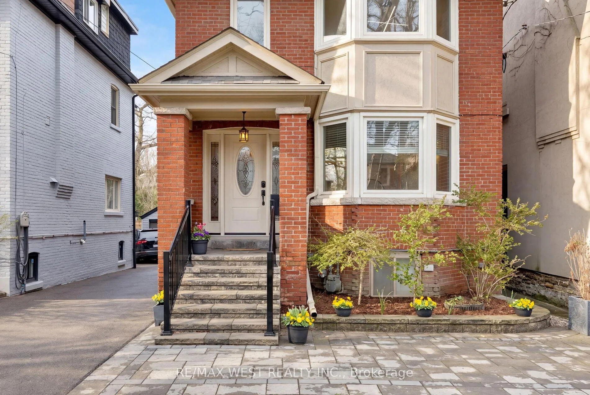 Photo 4 of 311 St Clair Avenue E, Toronto, Rosedale-Moore Park — HOMEH