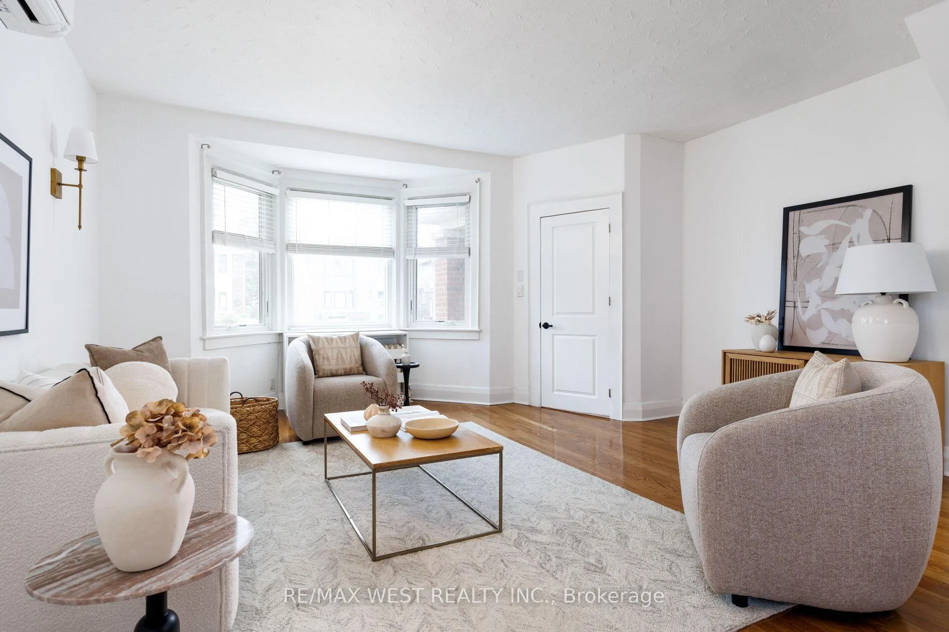 Photo 6 of 311 St Clair Avenue E, Toronto, Rosedale-Moore Park — HOMEH