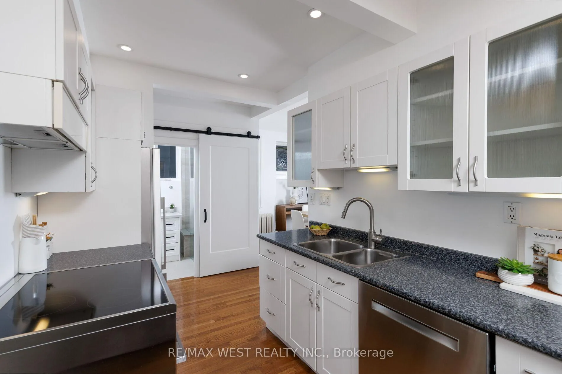 Photo 13 of 311 St Clair Avenue E, Toronto, Rosedale-Moore Park — HOMEH
