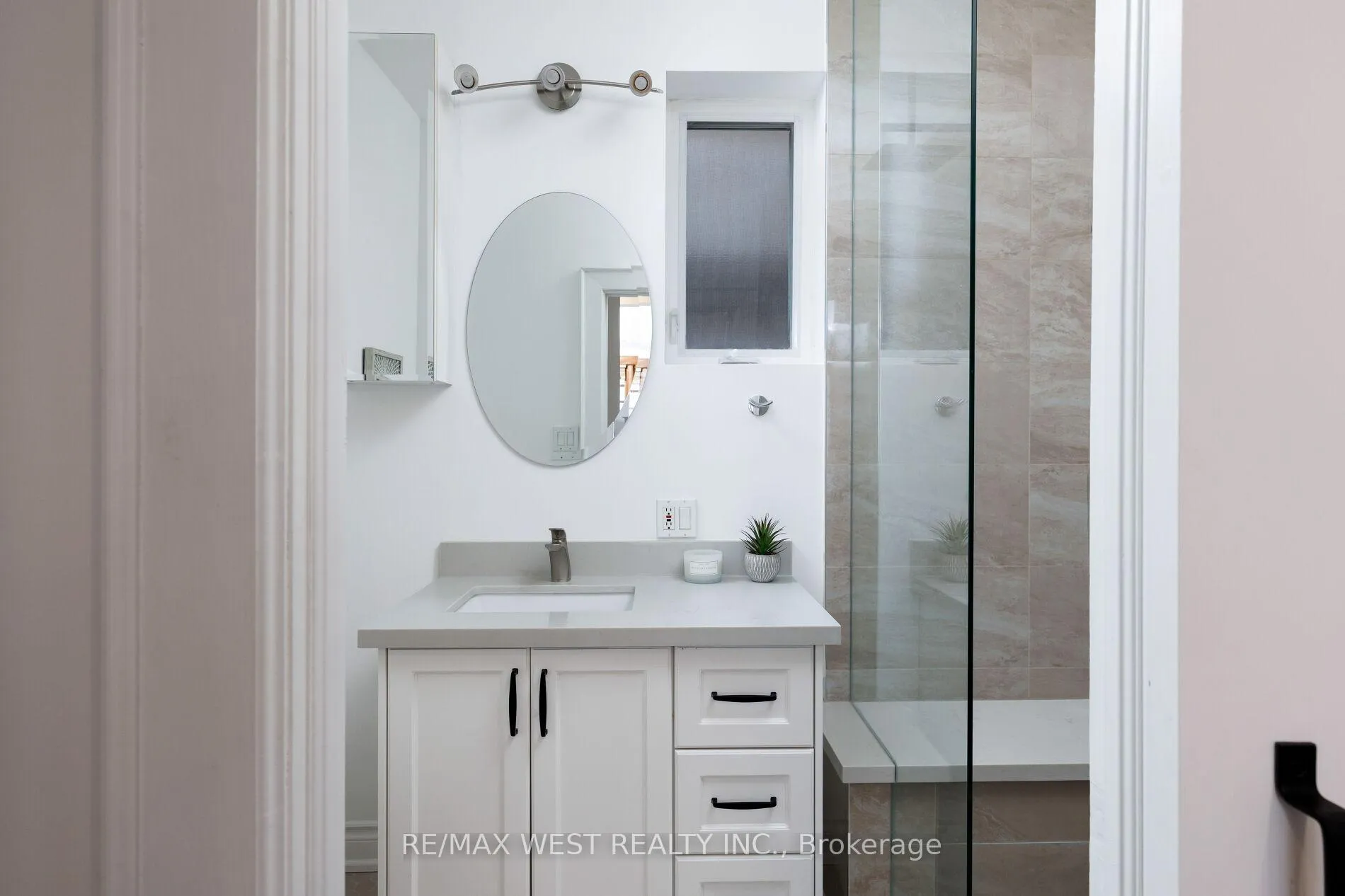 Photo 15 of 311 St Clair Avenue E, Toronto, Rosedale-Moore Park — HOMEH