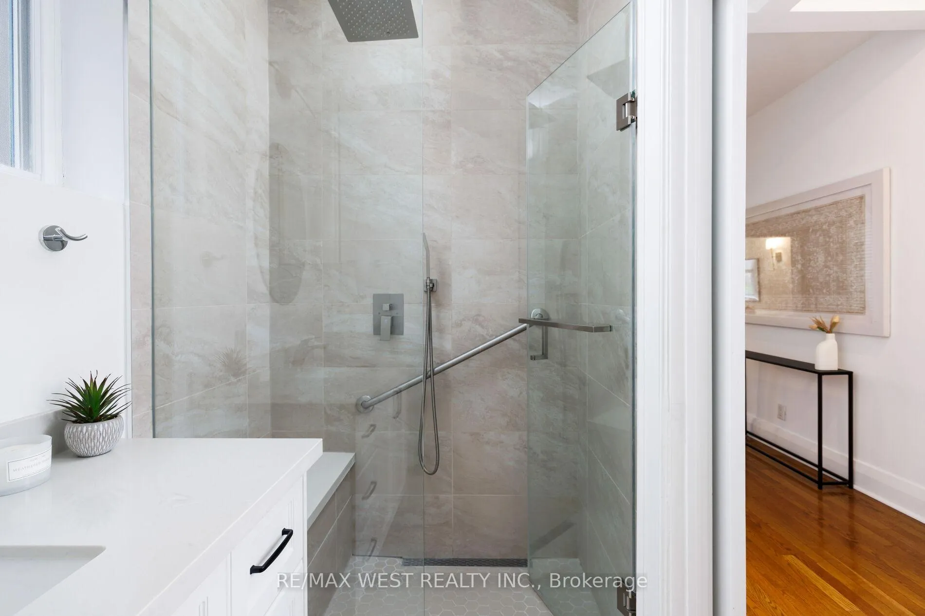 Photo 16 of 311 St Clair Avenue E, Toronto, Rosedale-Moore Park — HOMEH