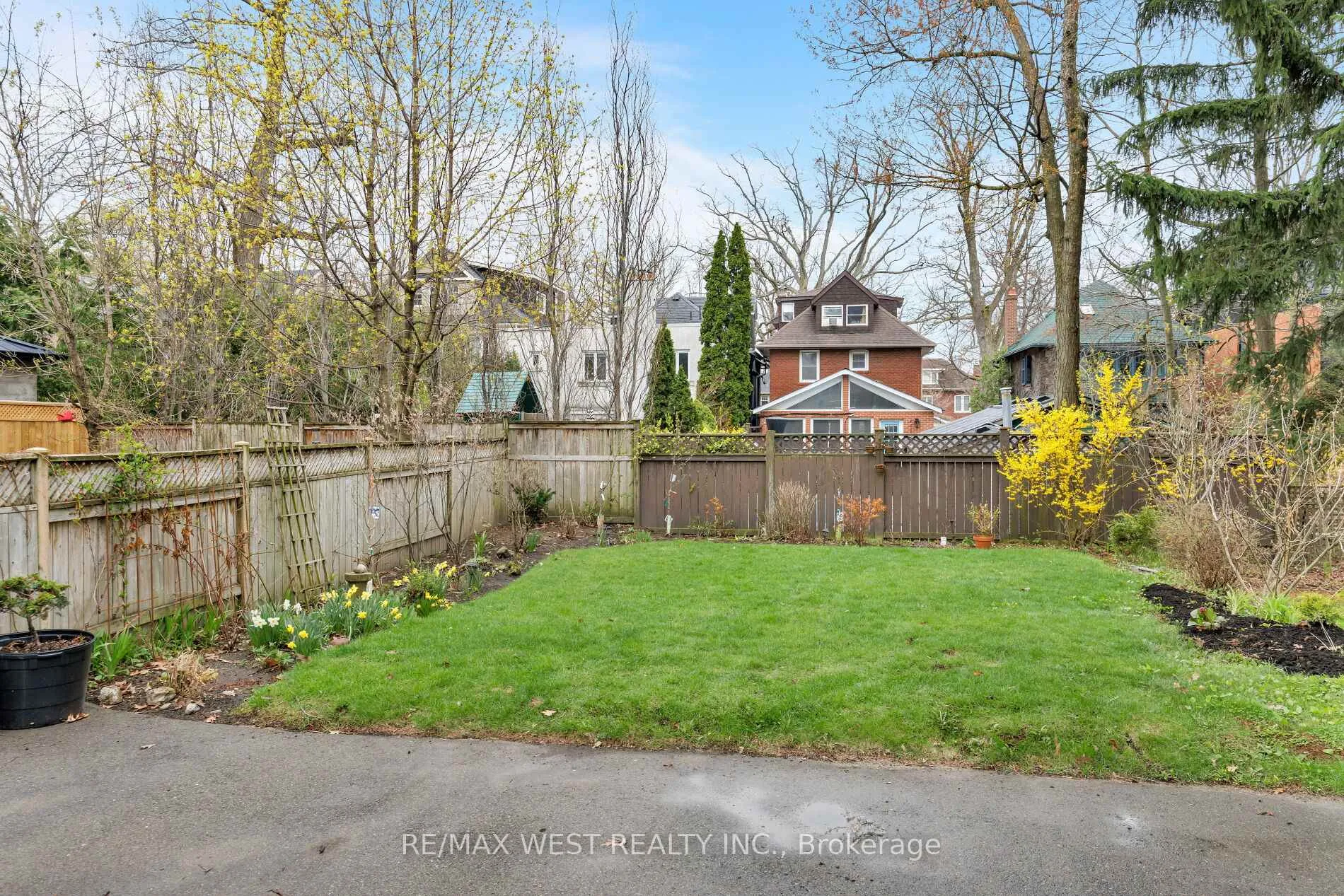 Photo 37 of 311 St Clair Avenue E, Toronto, Rosedale-Moore Park — HOMEH