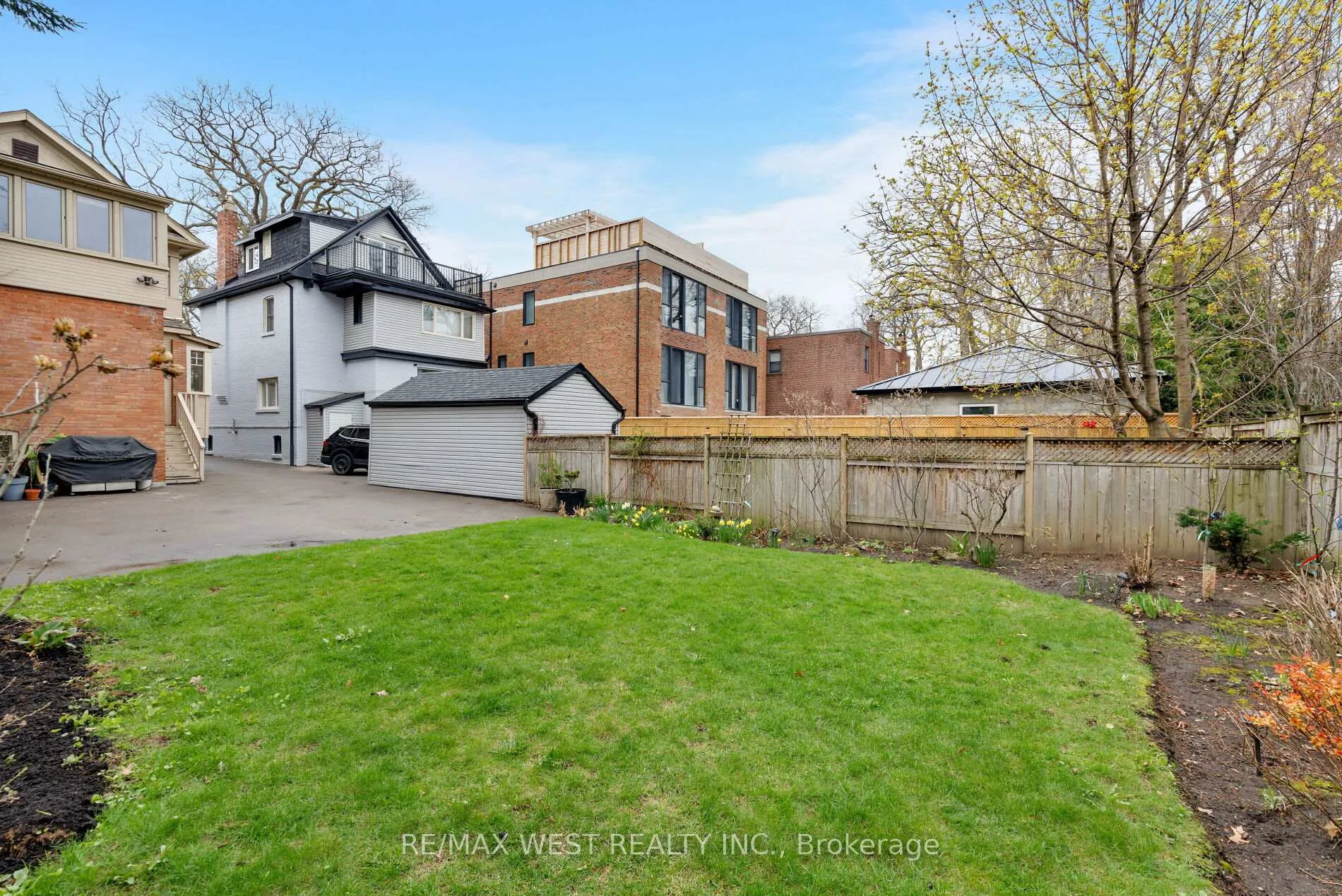 Photo 38 of 311 St Clair Avenue E, Toronto, Rosedale-Moore Park — HOMEH