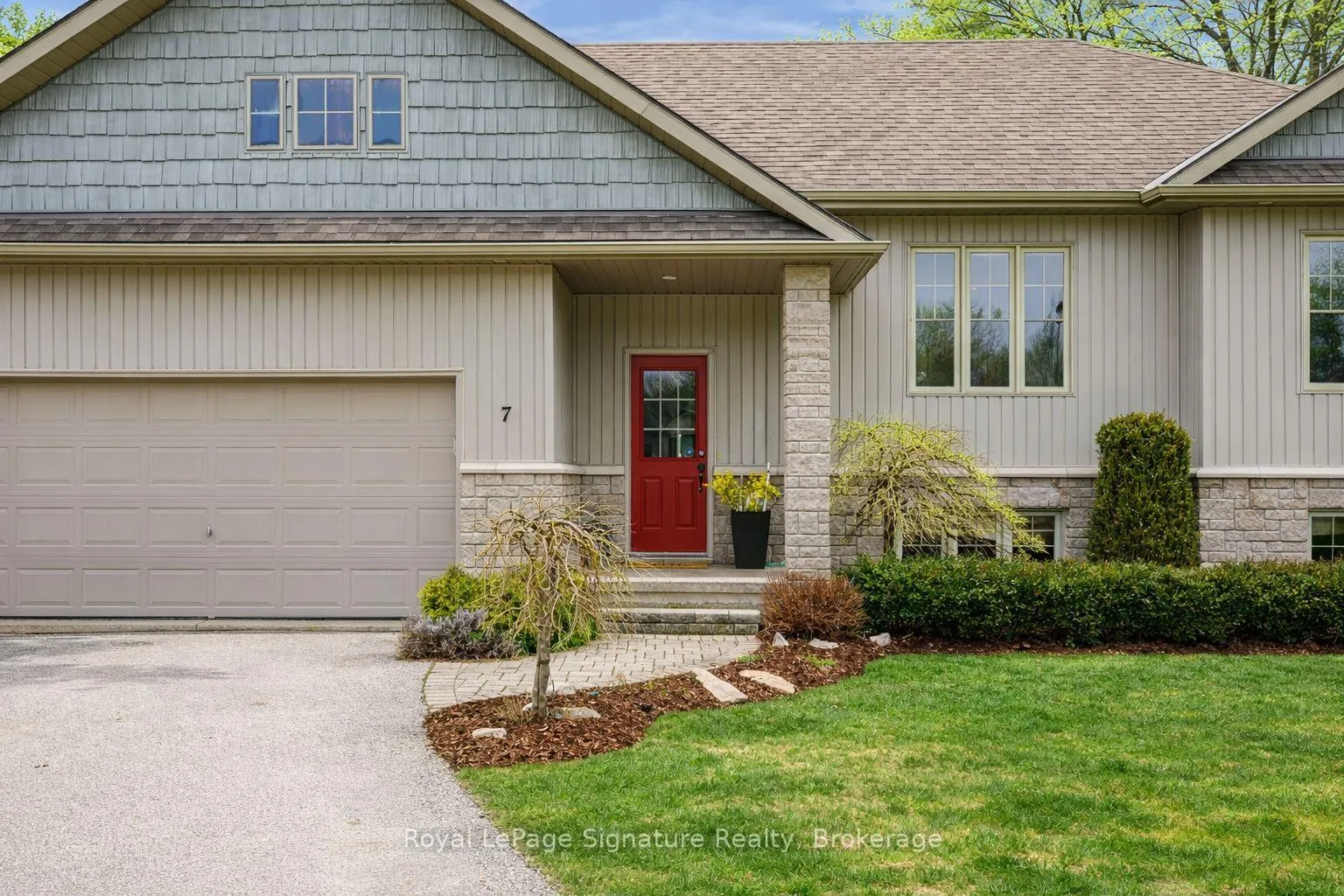 Photo 2 of 7 Grace Avenue, Meaford — HOMEH