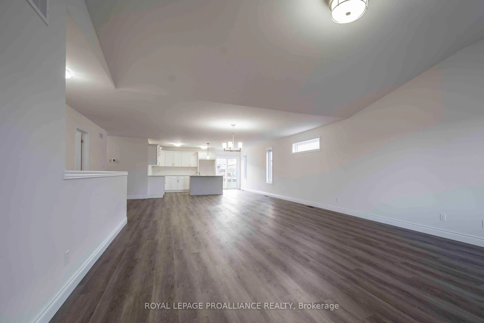 Photo 4 of 110 Farrington Crescent, Prince Edward County, Picton Ward — HOMEH