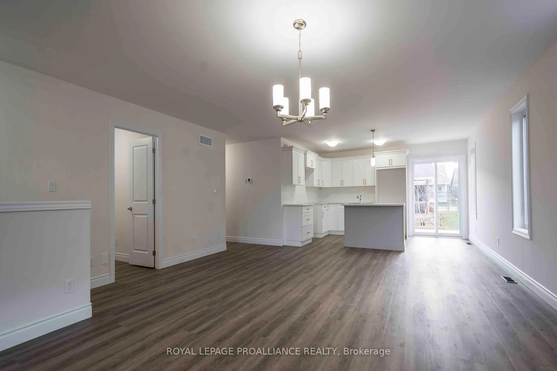 Photo 6 of 110 Farrington Crescent, Prince Edward County, Picton Ward — HOMEH