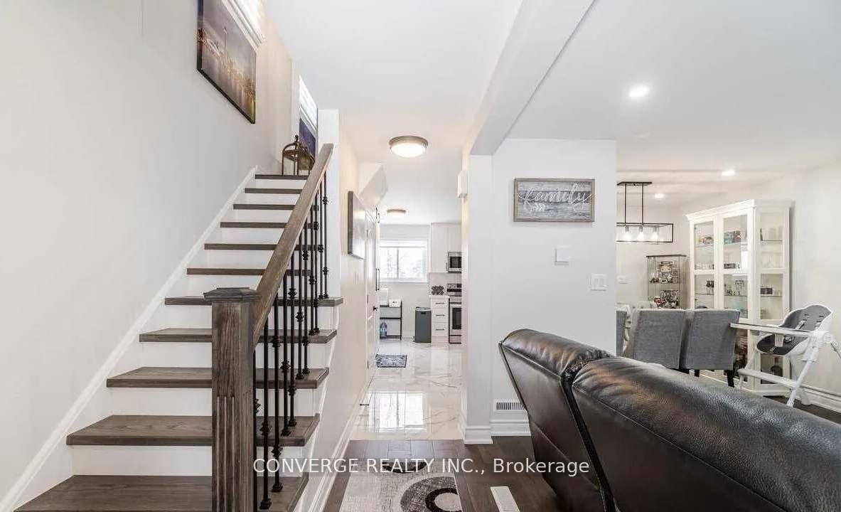 Photo 2 of 39 Greenwood Crescent, Brampton, Northgate — HOMEH