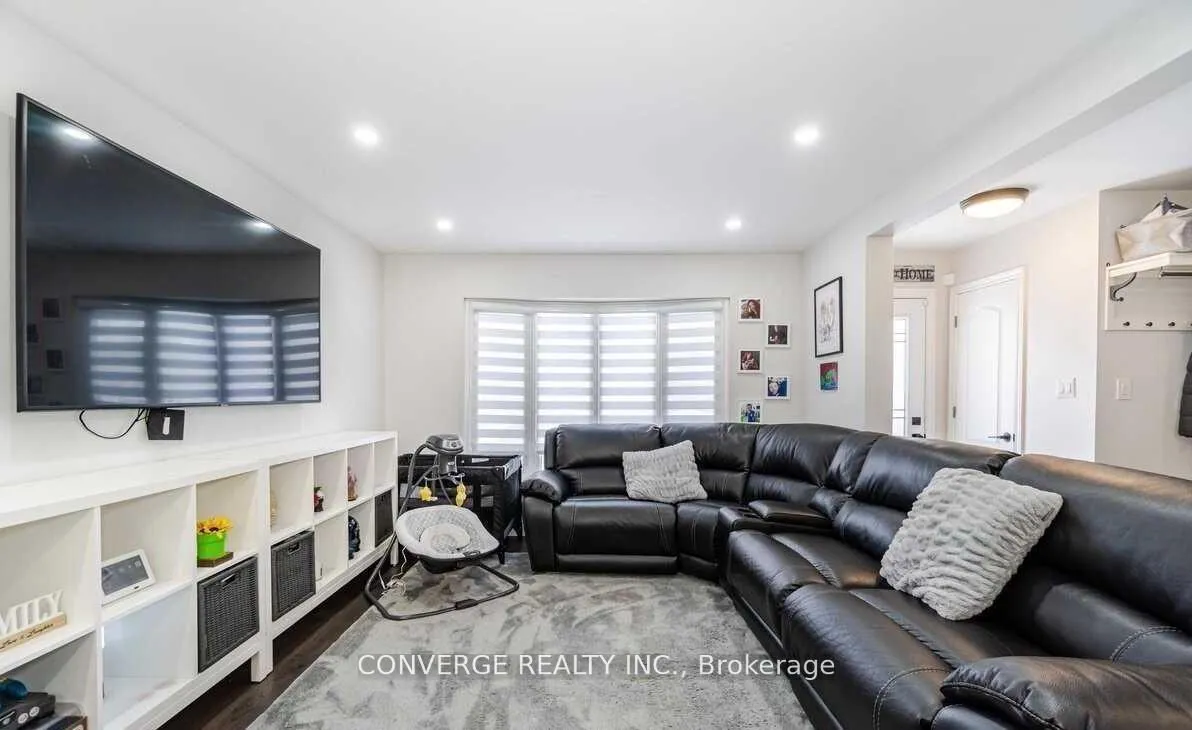 Photo 3 of 39 Greenwood Crescent, Brampton, Northgate — HOMEH