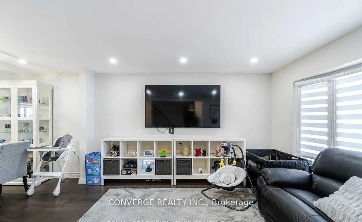 Photo 4 of 39 Greenwood Crescent, Brampton, Northgate — HOMEH
