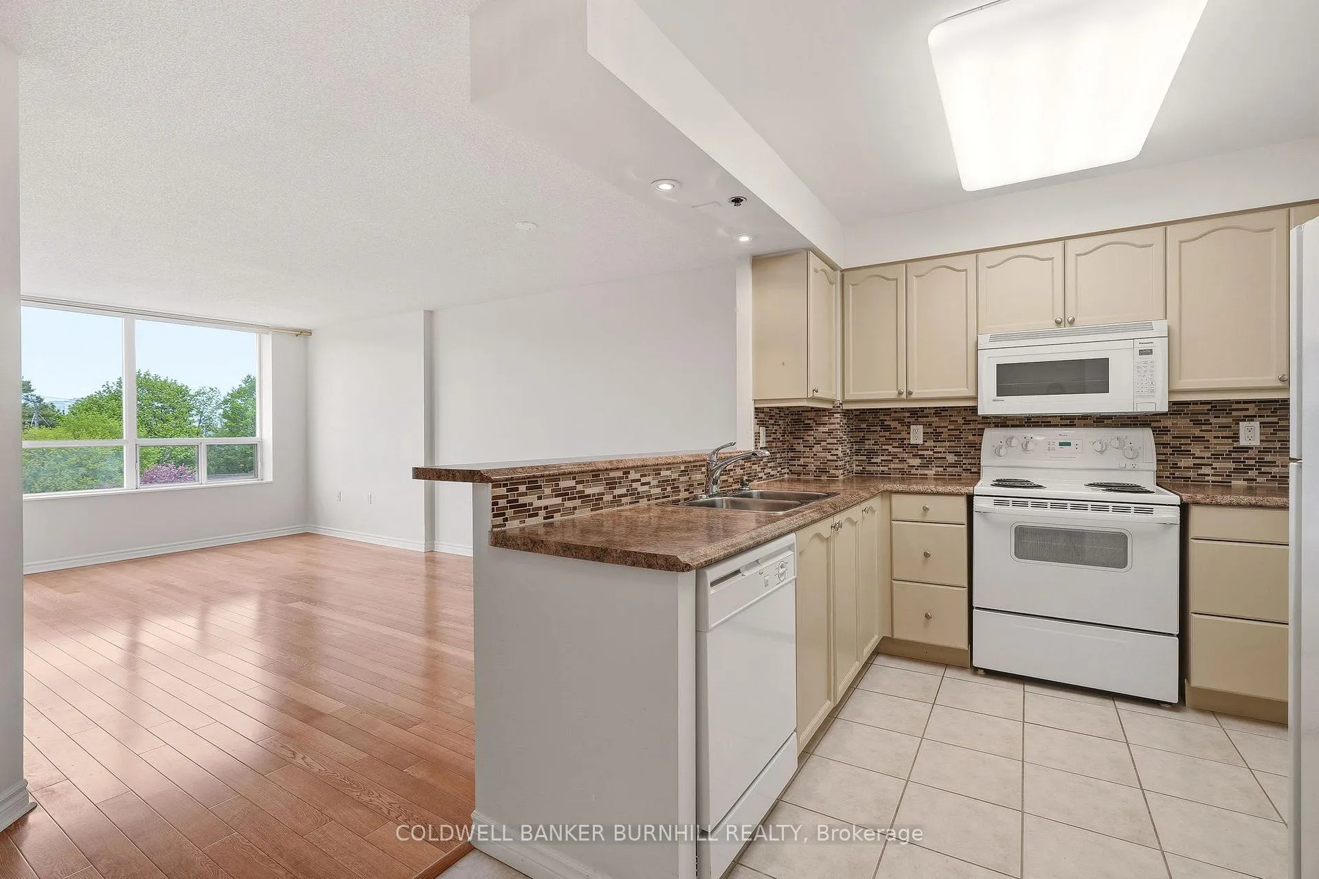 Photo 6 of Unit 1415, 100 Burloak Drive, Burlington, Appleby — HOMEH