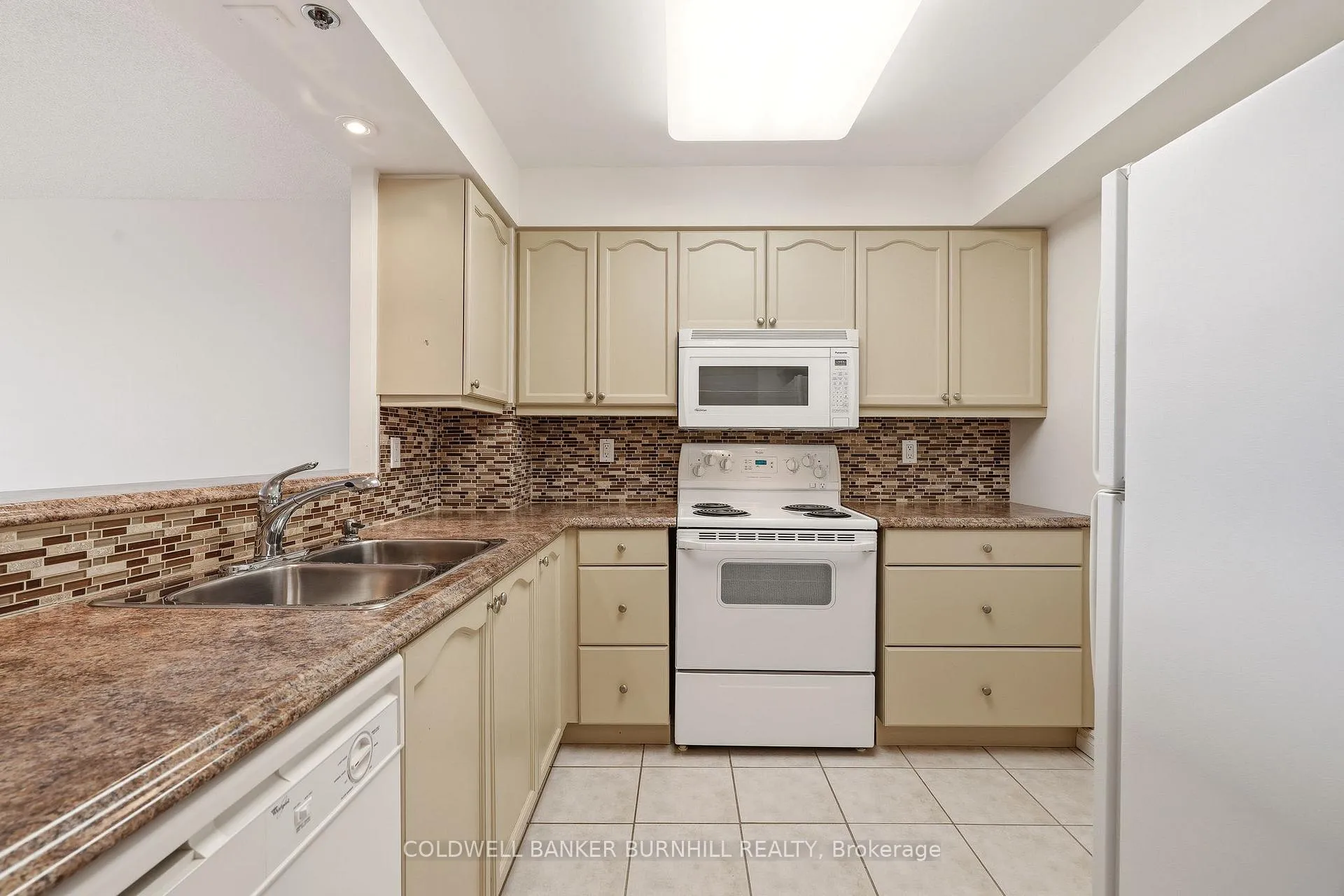 Photo 7 of Unit 1415, 100 Burloak Drive, Burlington, Appleby — HOMEH