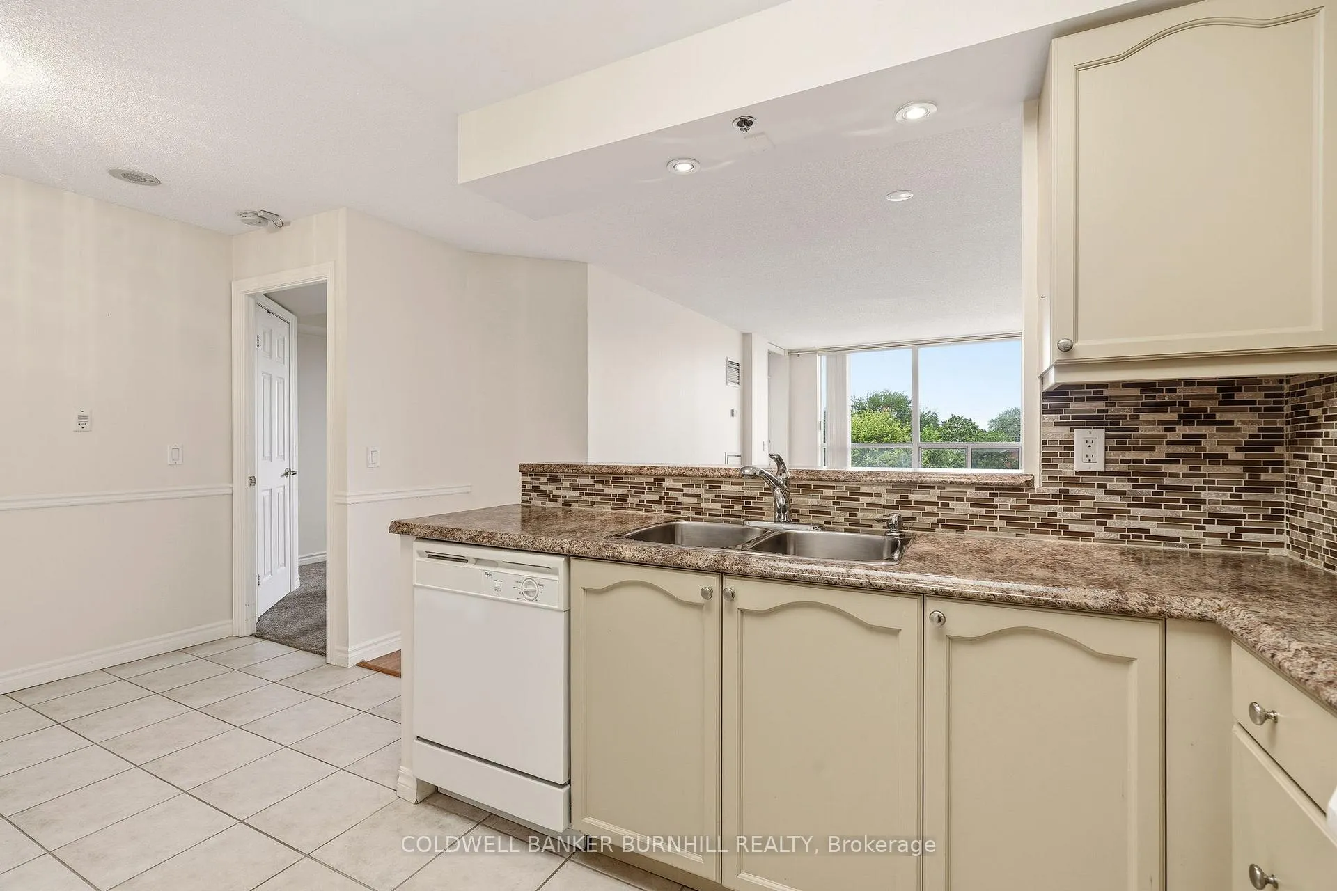 Photo 8 of Unit 1415, 100 Burloak Drive, Burlington, Appleby — HOMEH
