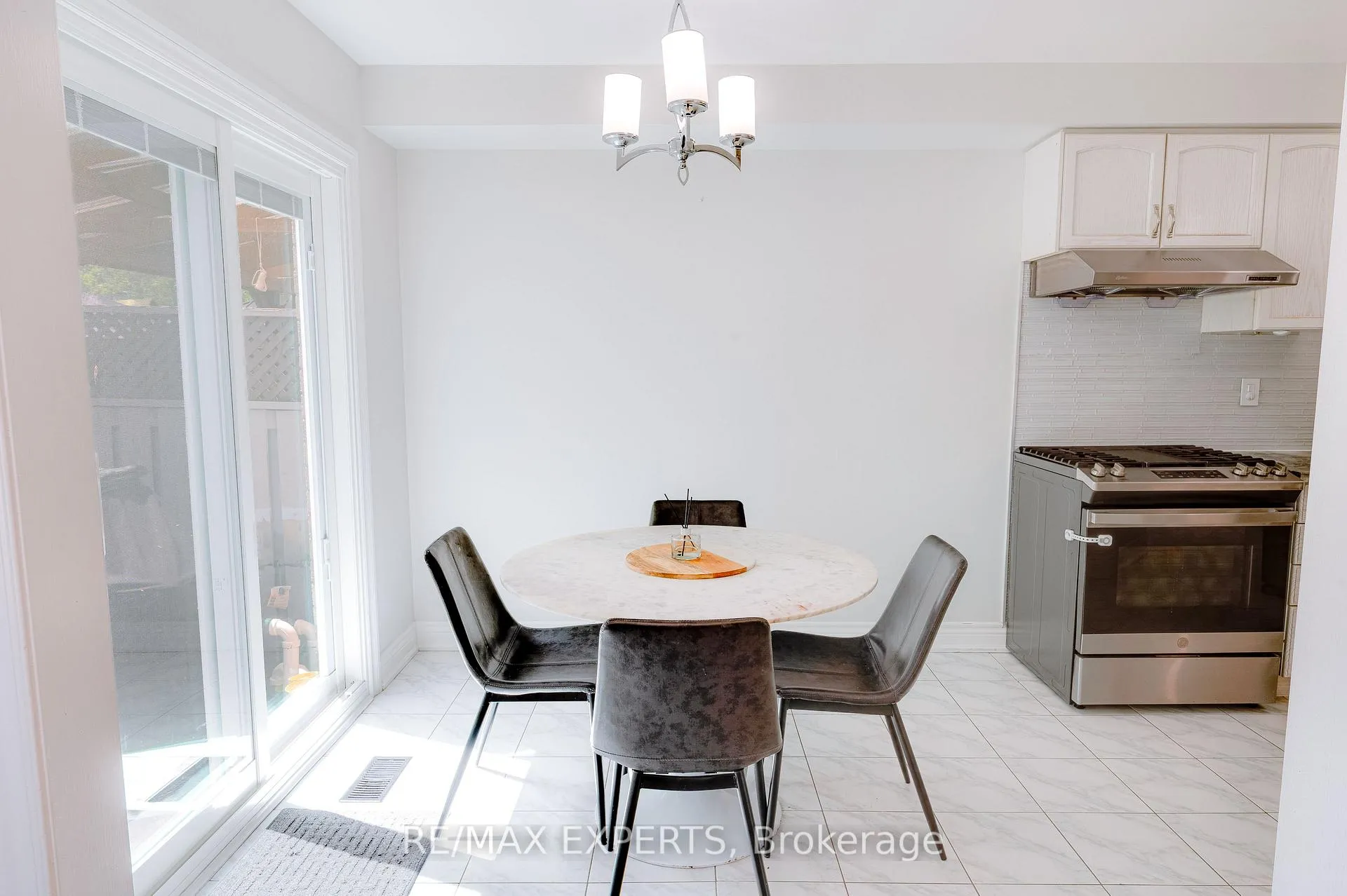 Photo 11 of 30 Rolling Hills Lane, Caledon, Bolton West — HOMEH