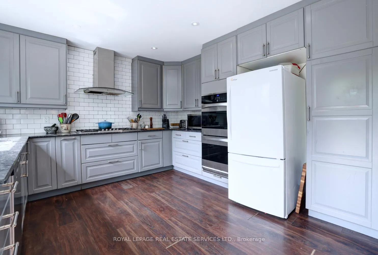 Photo 12 of 80 Thirty-Seventh Street, Etobicoke, Long Branch — HOMEH