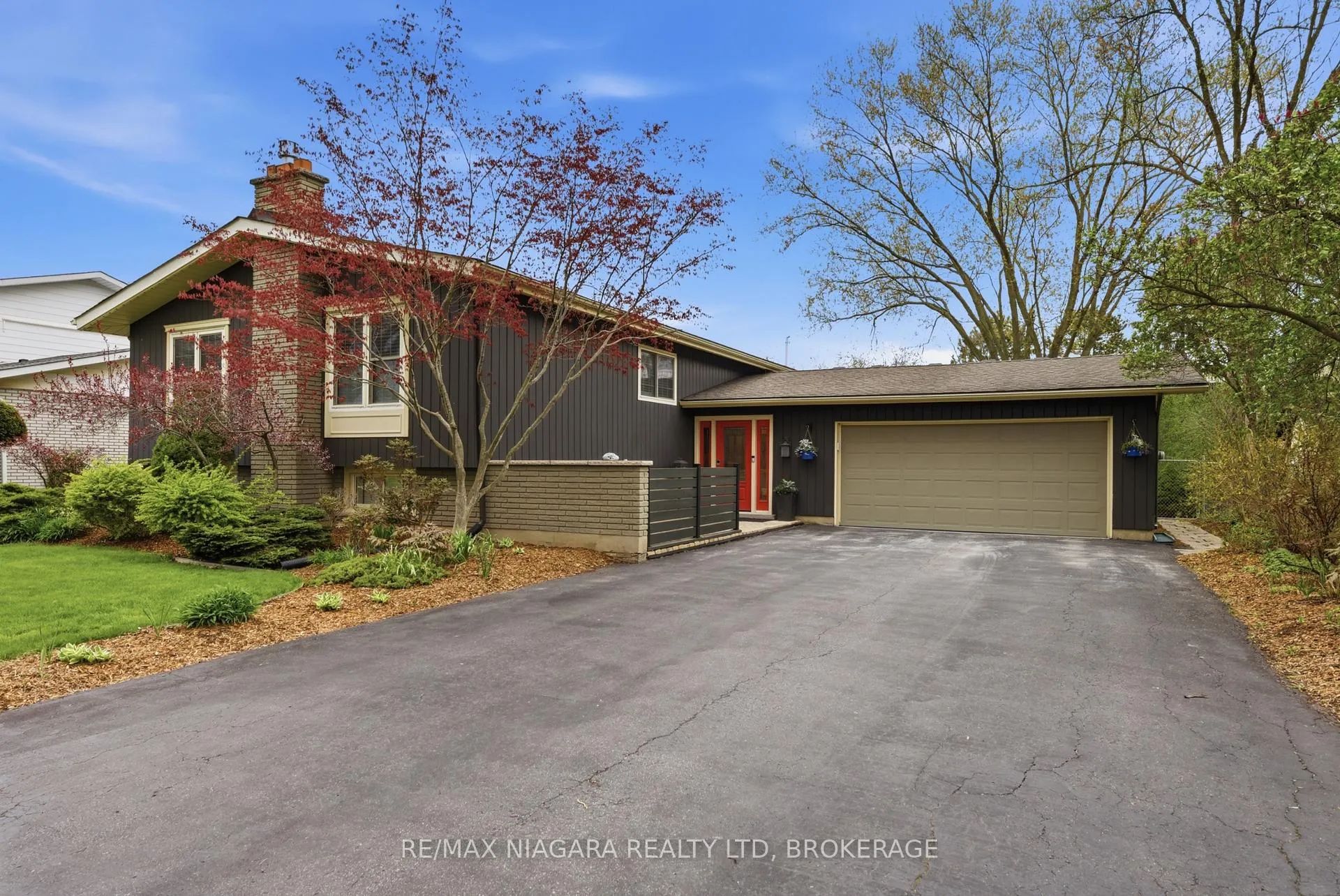 Photo 3 of 13 Rusholme Crescent, St. Catharines, Glendale/Glenridge — HOMEH
