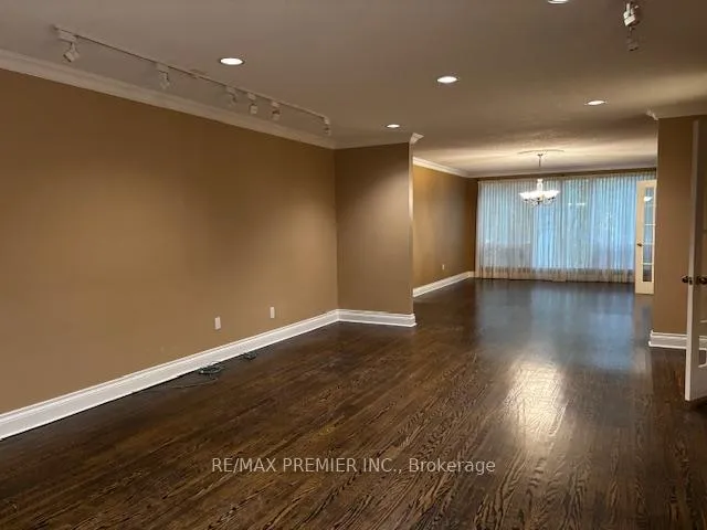 Photo 3 of 66 Laureleaf Road, Markham, Bayview Glen — HOMEH