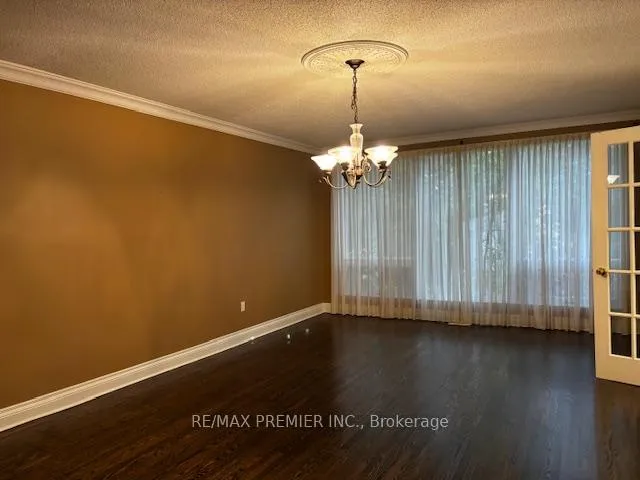 Photo 4 of 66 Laureleaf Road, Markham, Bayview Glen — HOMEH