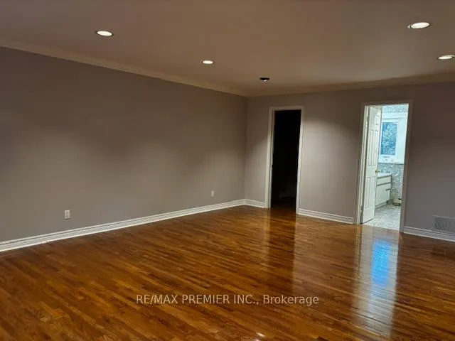 Photo 9 of 66 Laureleaf Road, Markham, Bayview Glen — HOMEH