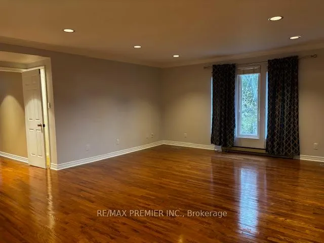 Photo 10 of 66 Laureleaf Road, Markham, Bayview Glen — HOMEH