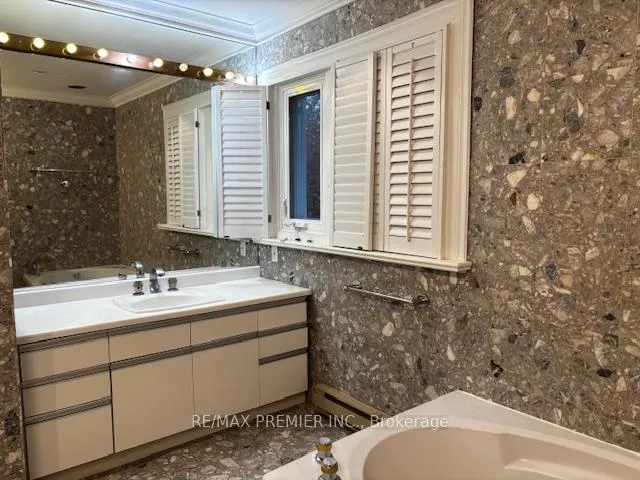 Photo 12 of 66 Laureleaf Road, Markham, Bayview Glen — HOMEH