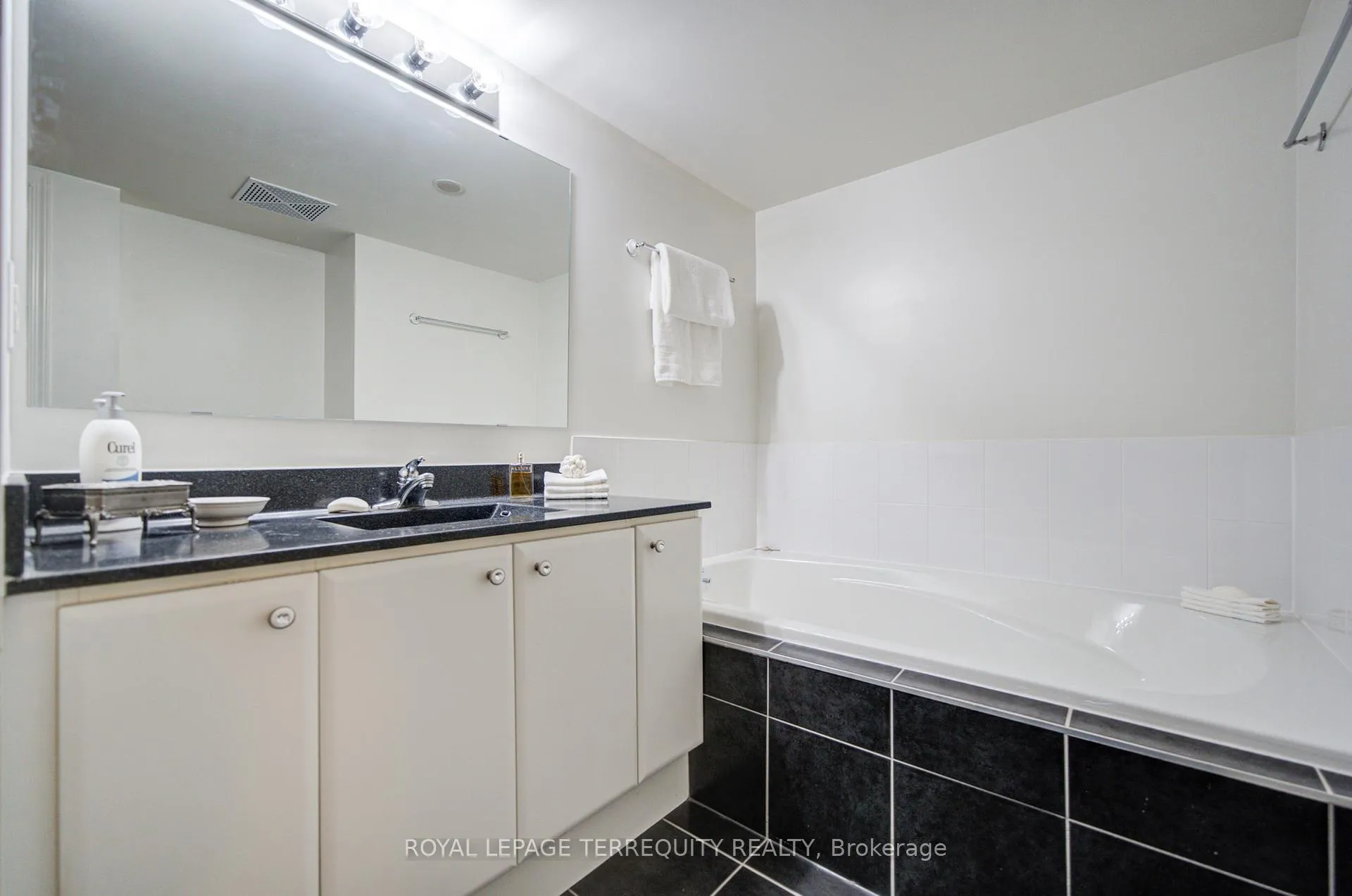 Photo 25 of Unit 2311, 9 George Street N, Brampton, Downtown Brampton — HOMEH