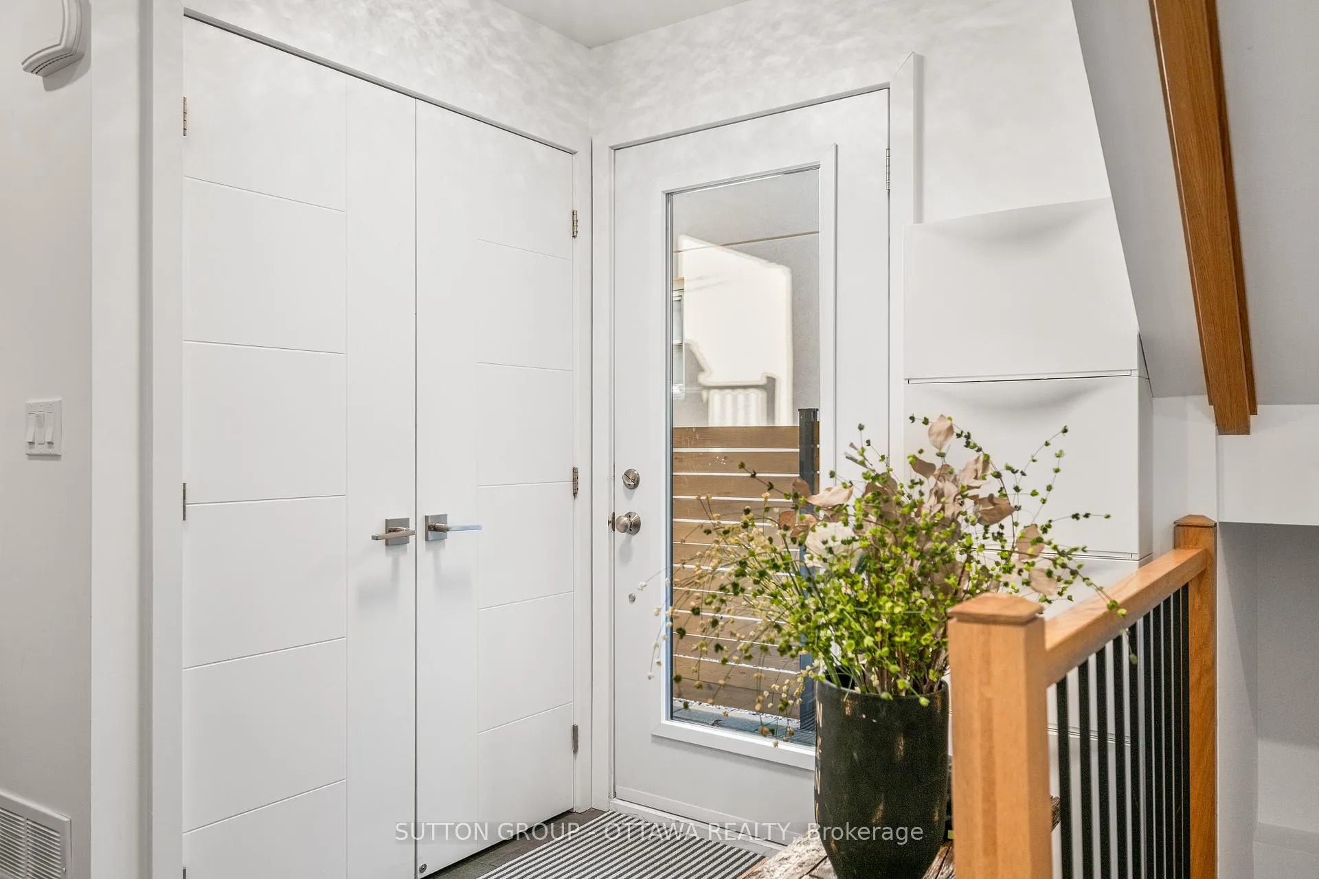 Photo 5 of 1127 North River Road, Ottawa, Overbrook — HOMEH