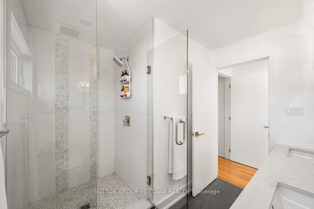 Photo 36 of 1127 North River Road, Ottawa, Overbrook — HOMEH