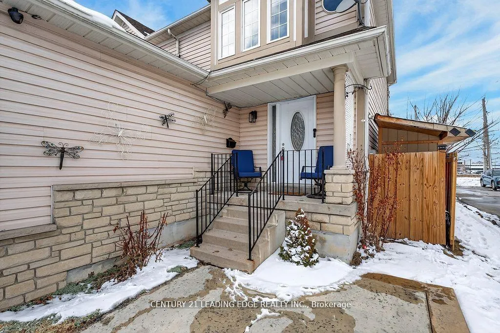 Photo 2 of 56 Ivory Court, Clarington, Bowmanville — HOMEH