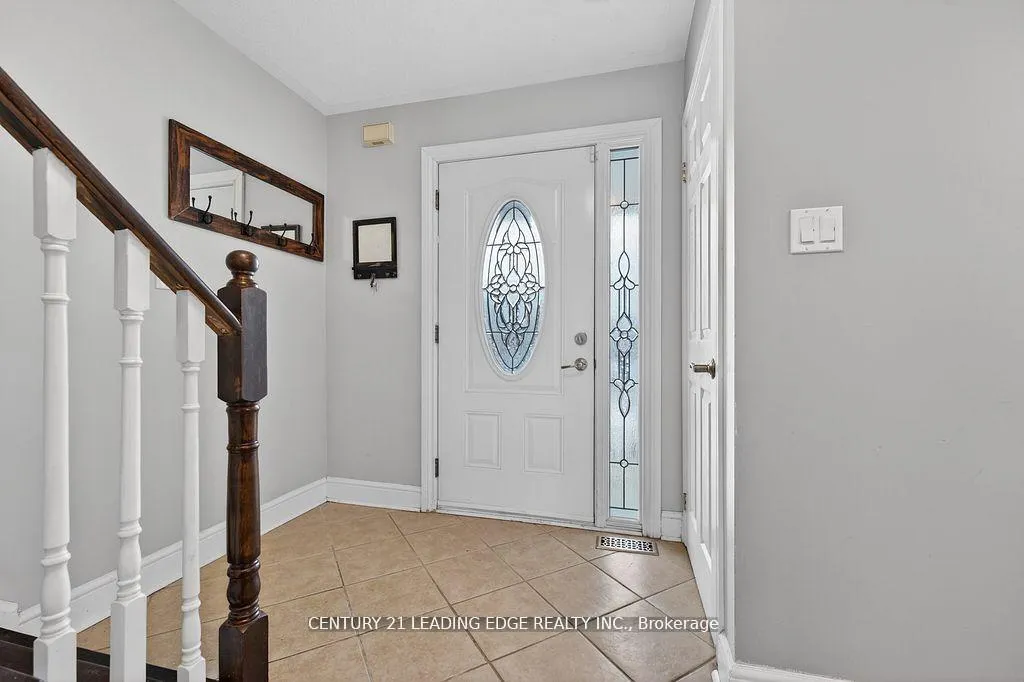 Photo 3 of 56 Ivory Court, Clarington, Bowmanville — HOMEH