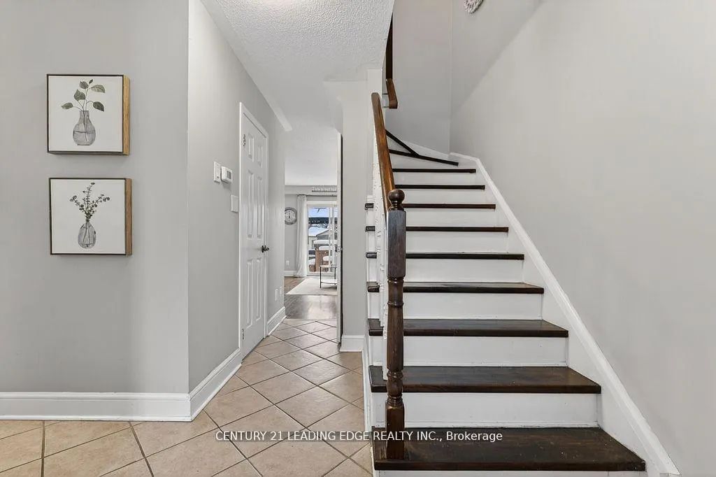 Photo 4 of 56 Ivory Court, Clarington, Bowmanville — HOMEH